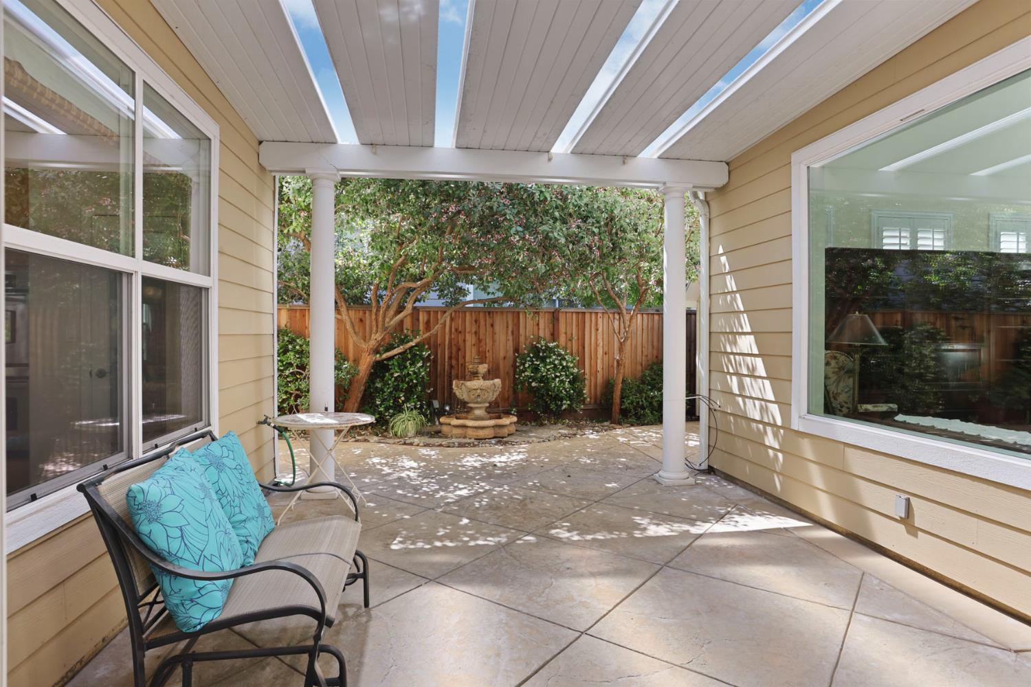 2127 Lighthouse Circle