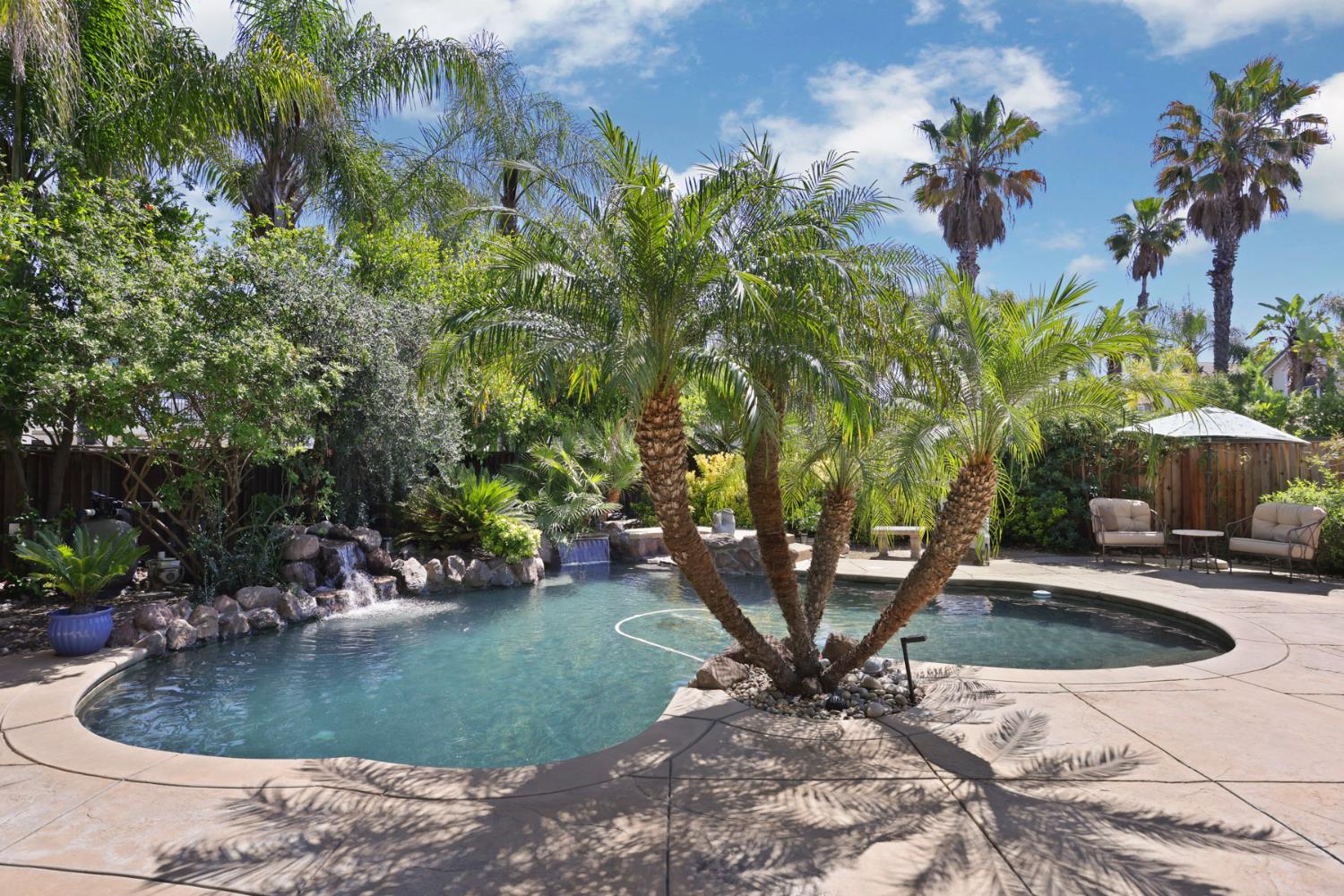 2127 Lighthouse Circle