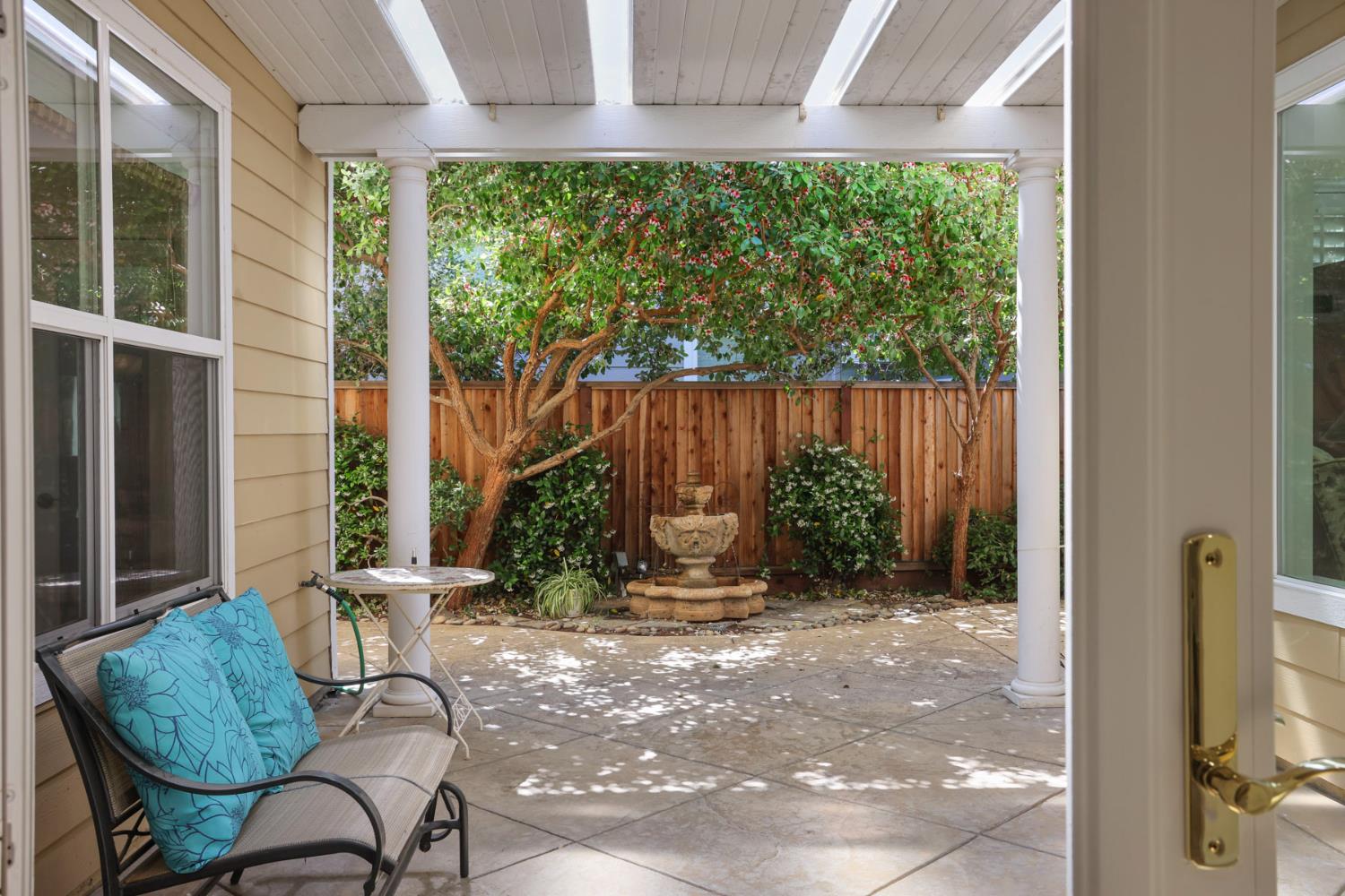 2127 Lighthouse Circle