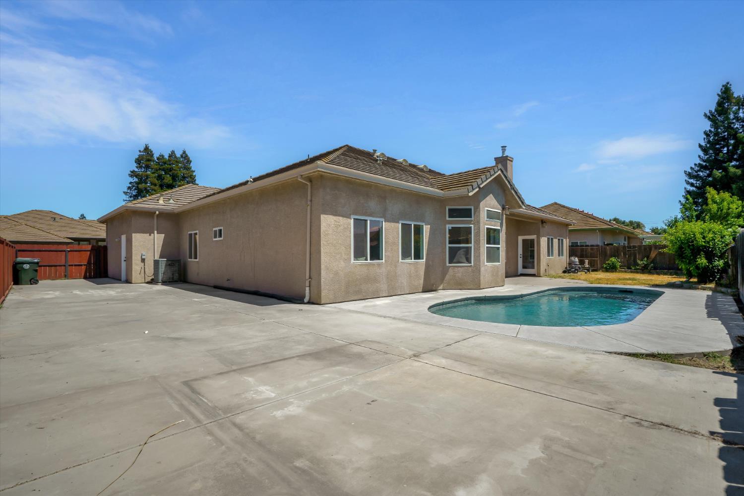 565 Springcreek Place
