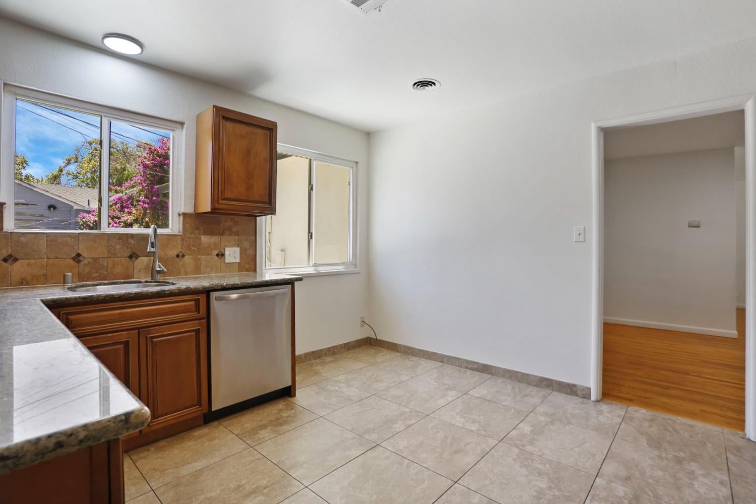 1420 W Walnut Street