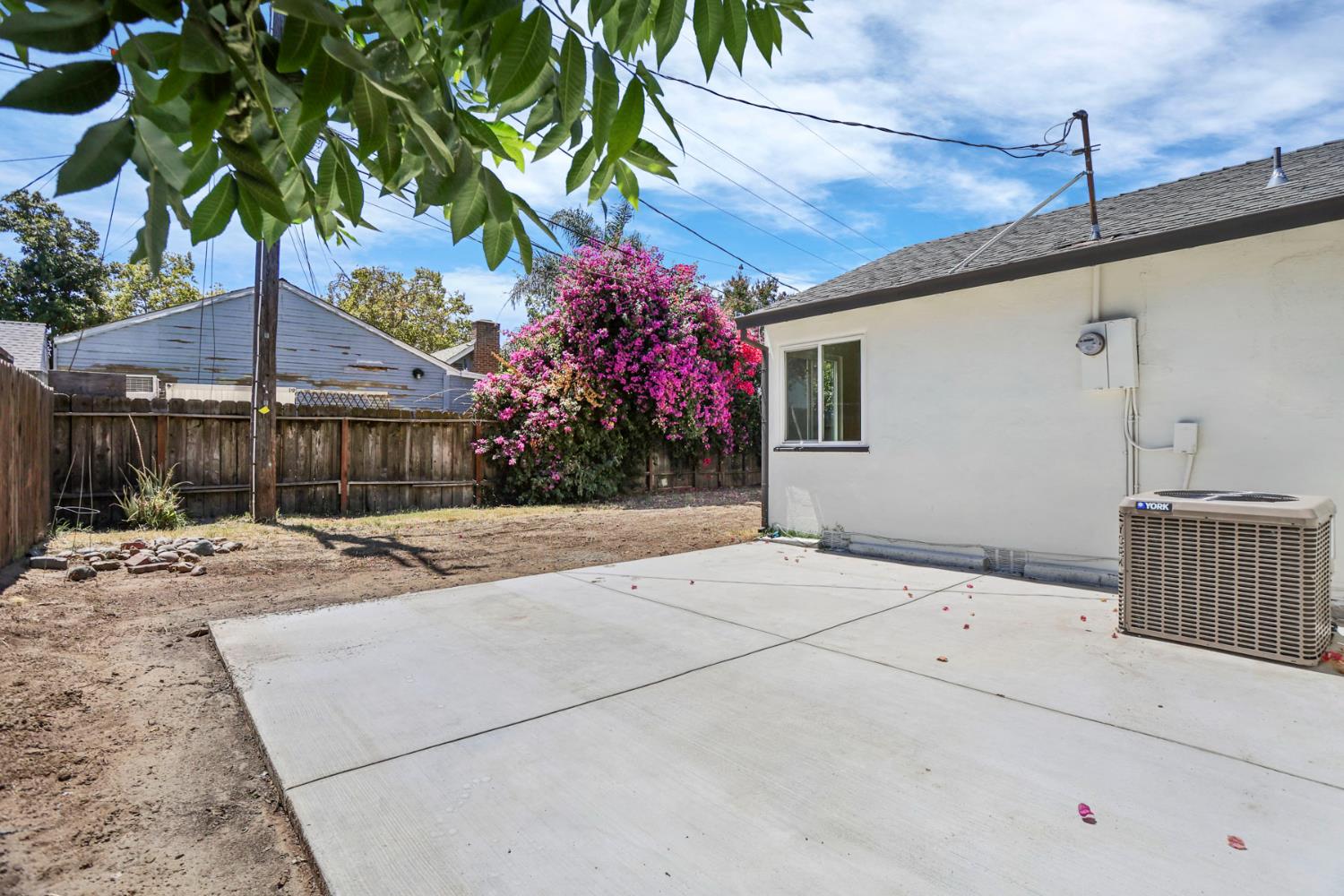 1420 W Walnut Street