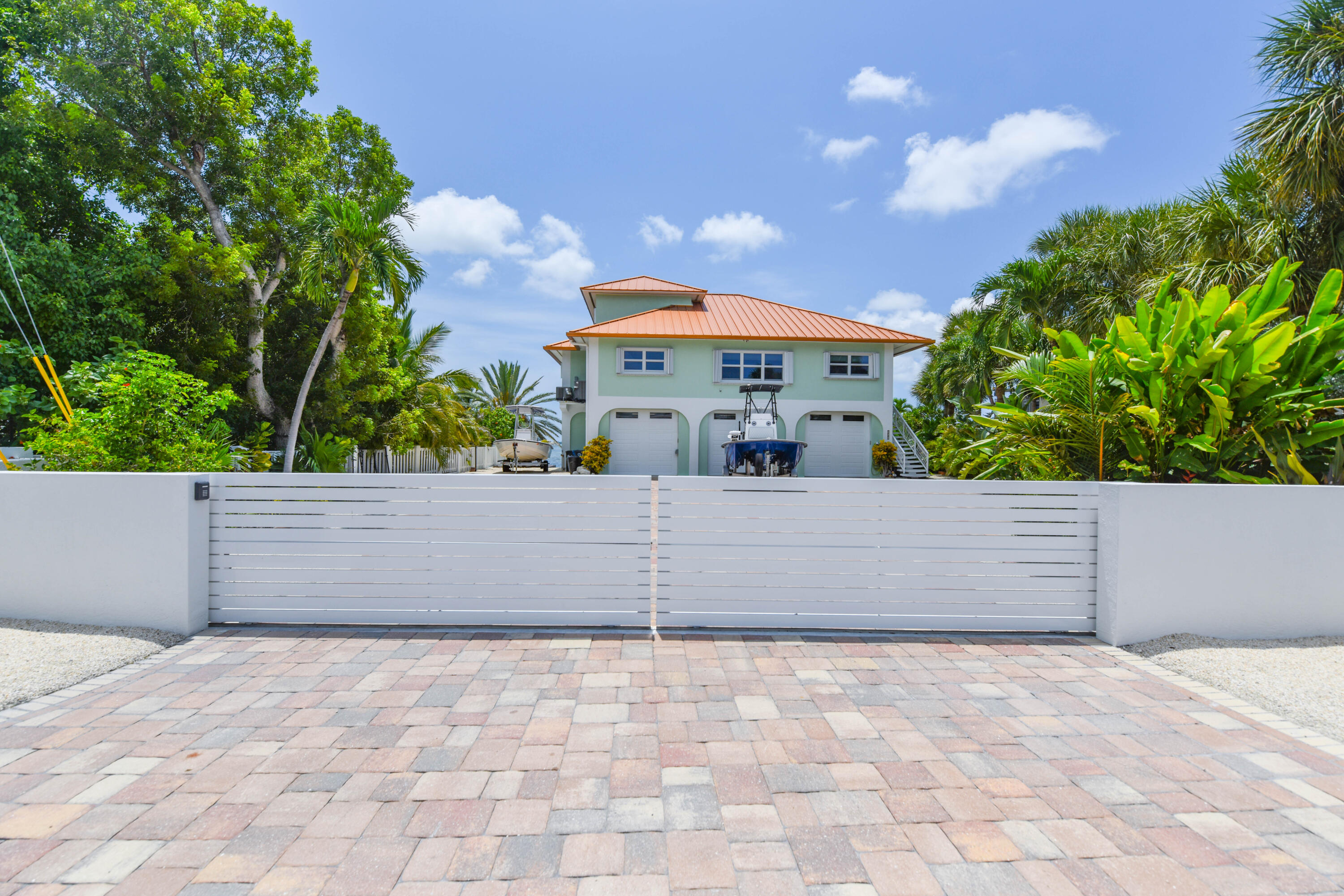961 W Indies Drive