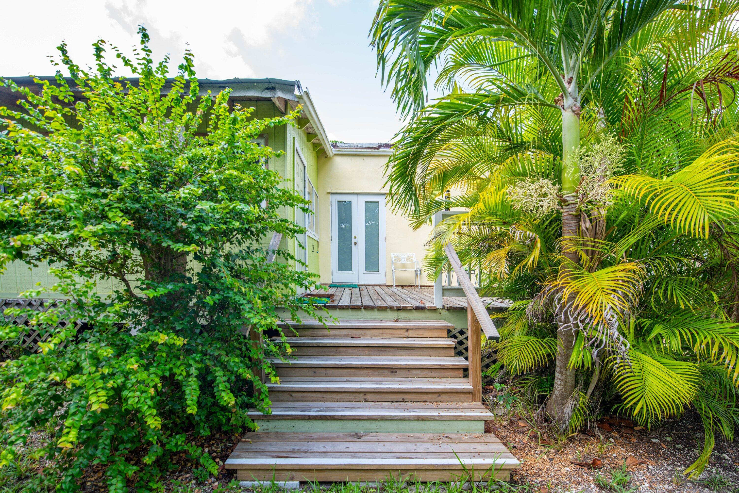 687 Crane Boulevard