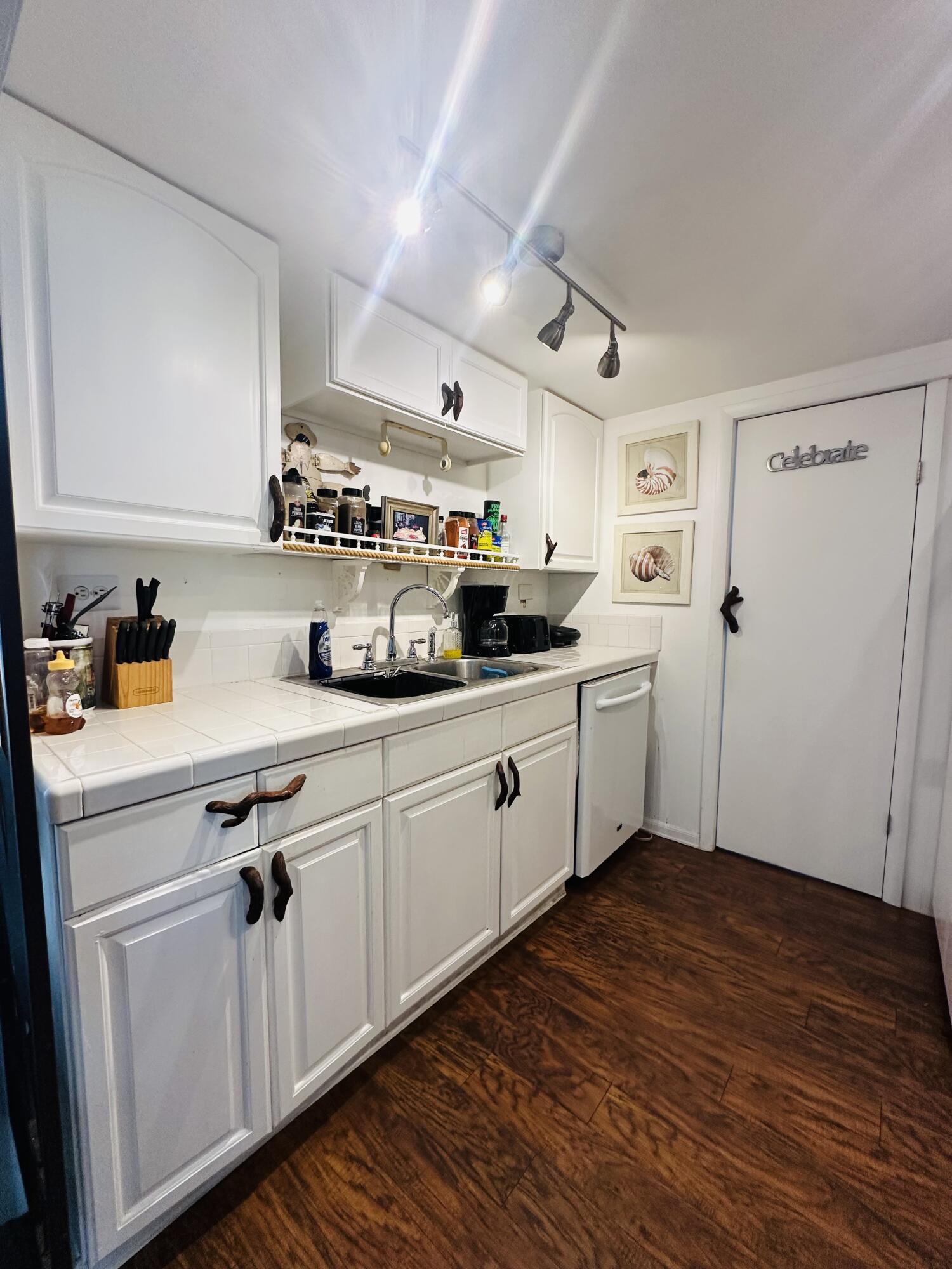 6800 Maloney Avenue Unit: 112