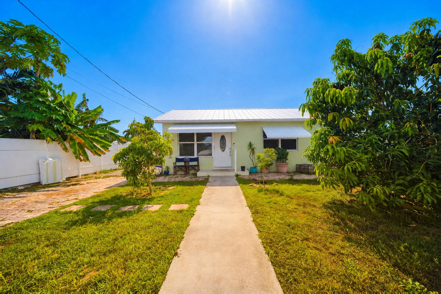 27 N Lake Drive