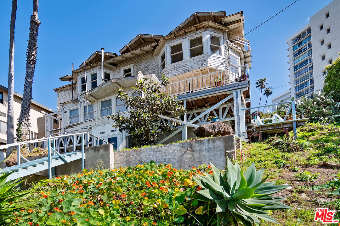 207 Ocean Ave