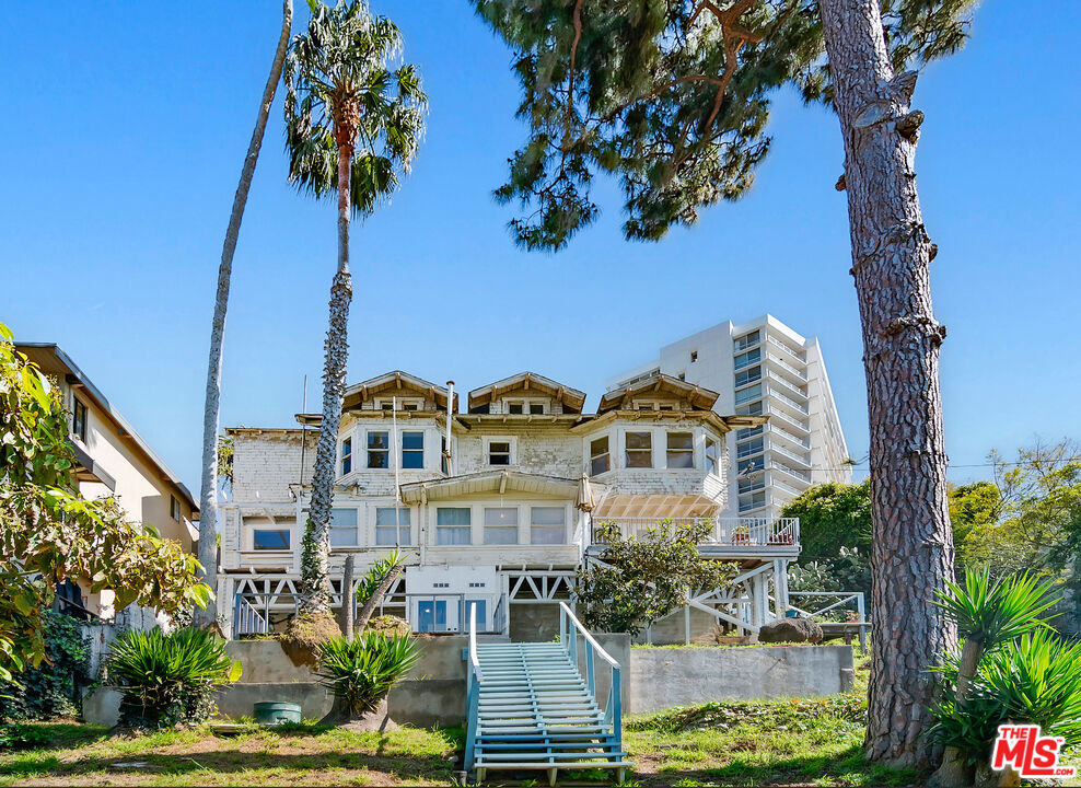 207 Ocean Ave