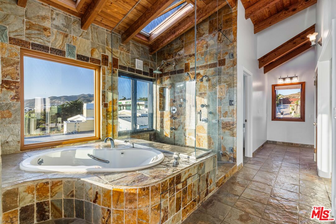 7007 Birdview Ave