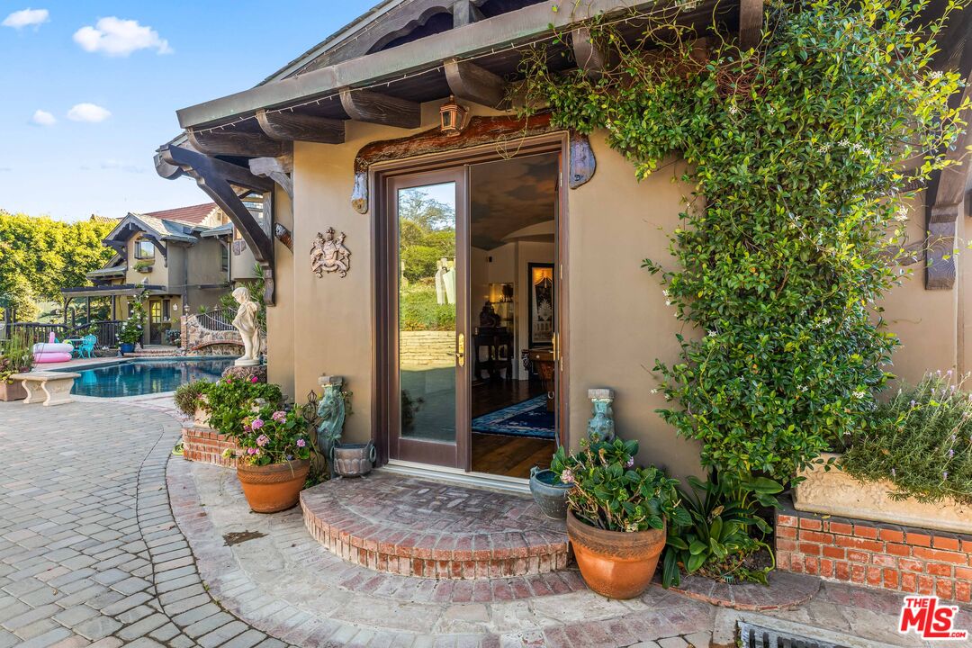 7007 Birdview Ave