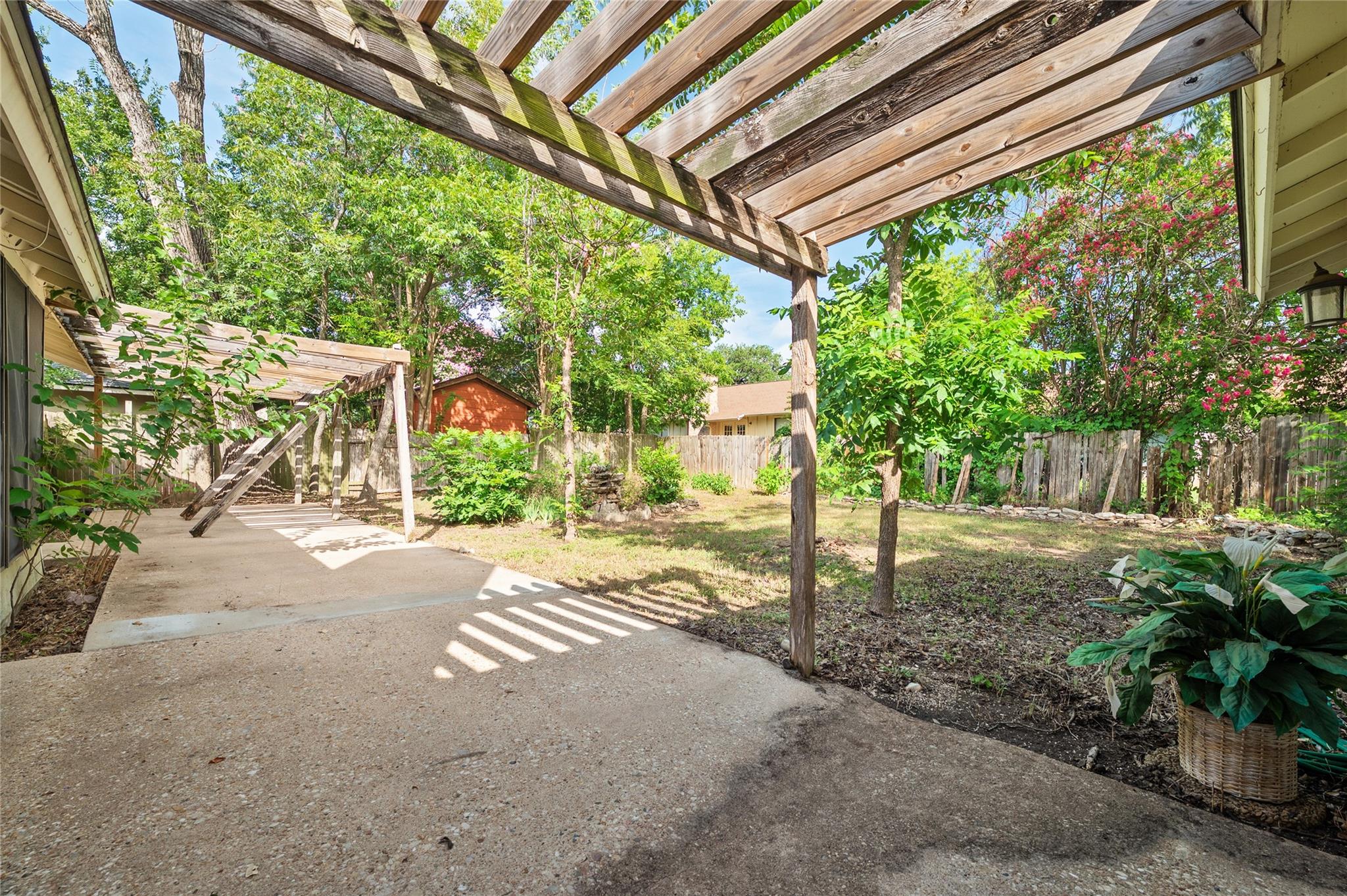 11702 Shoshone DR