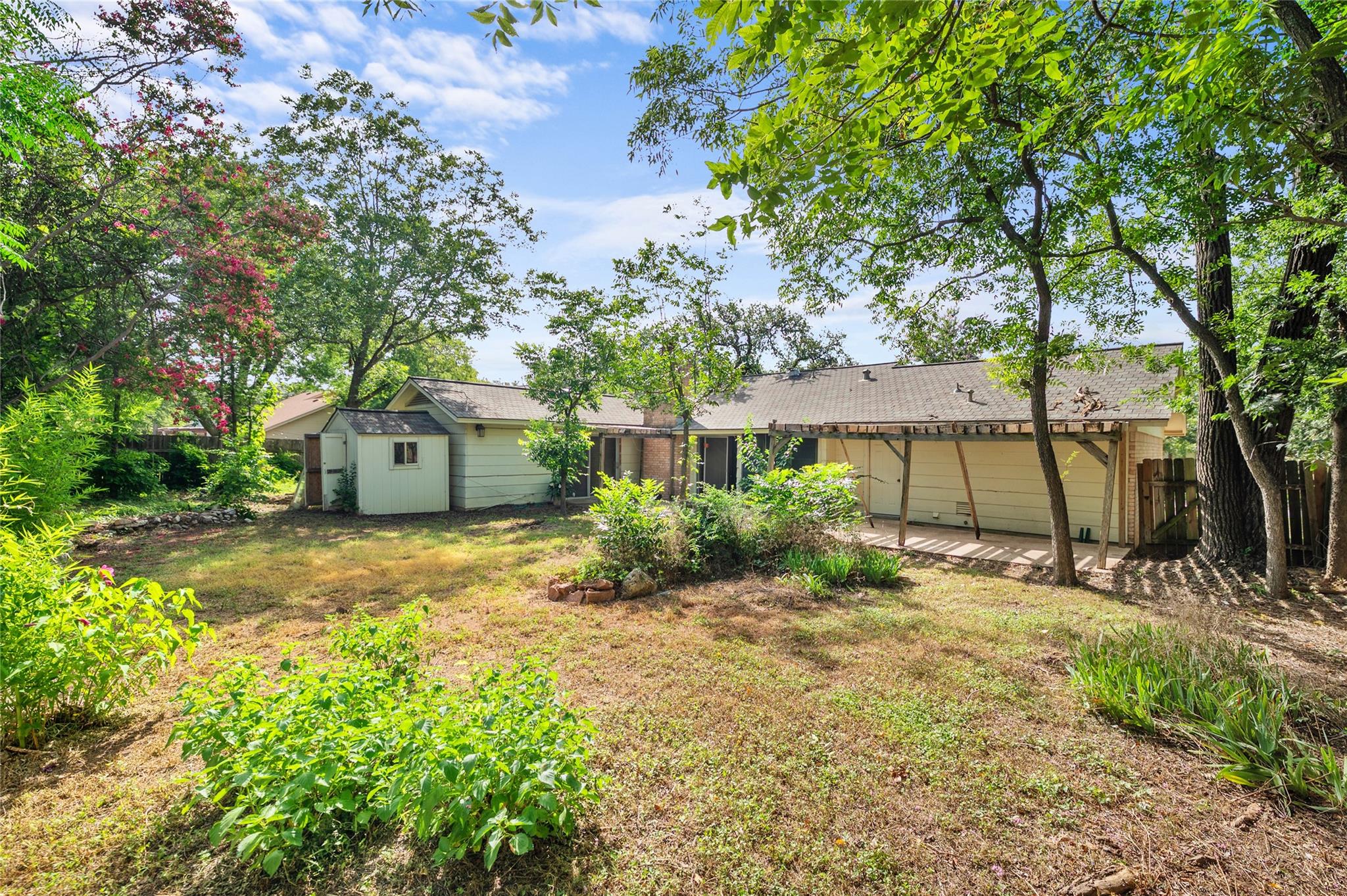 11702 Shoshone DR