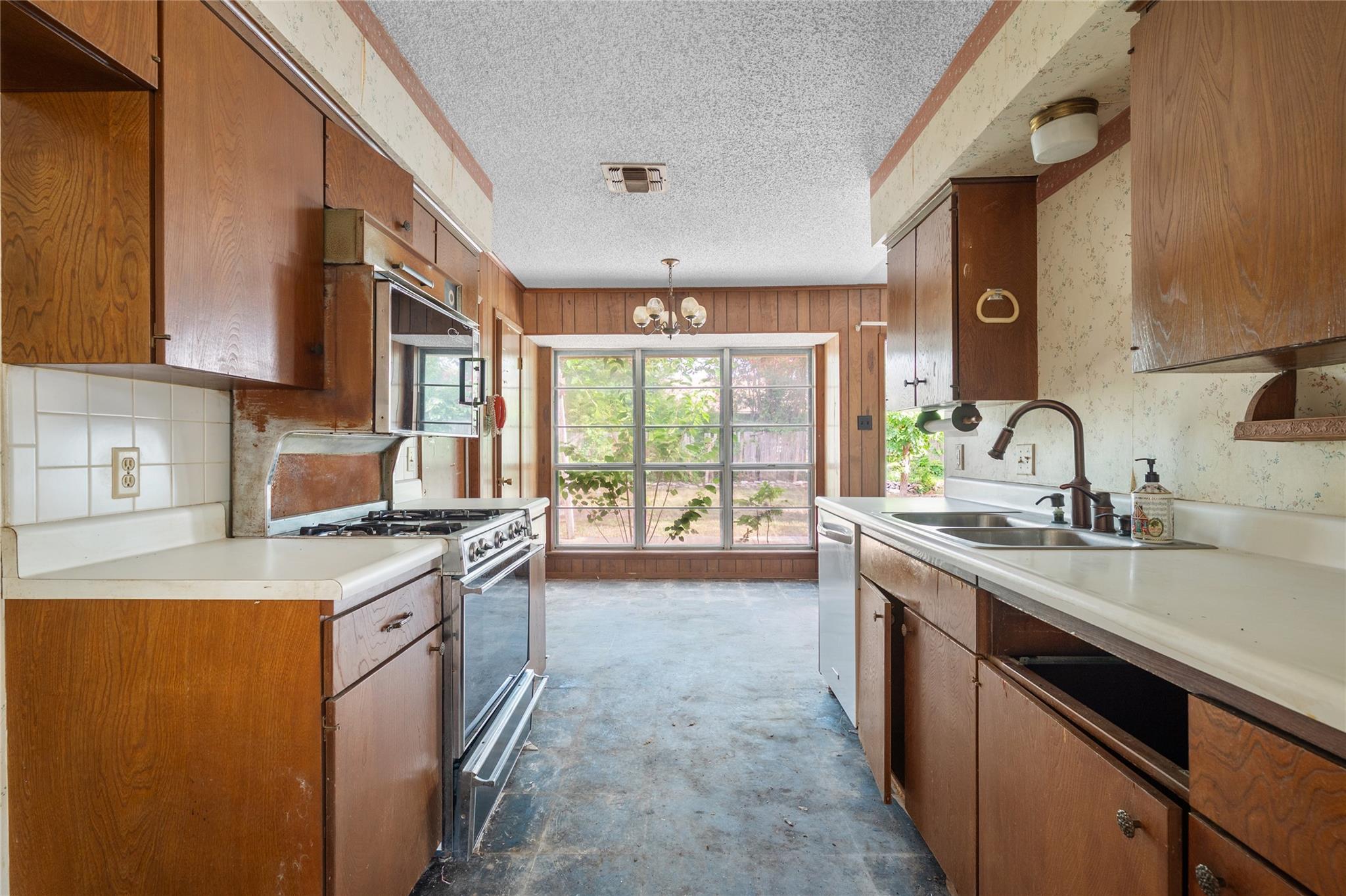 11702 Shoshone DR