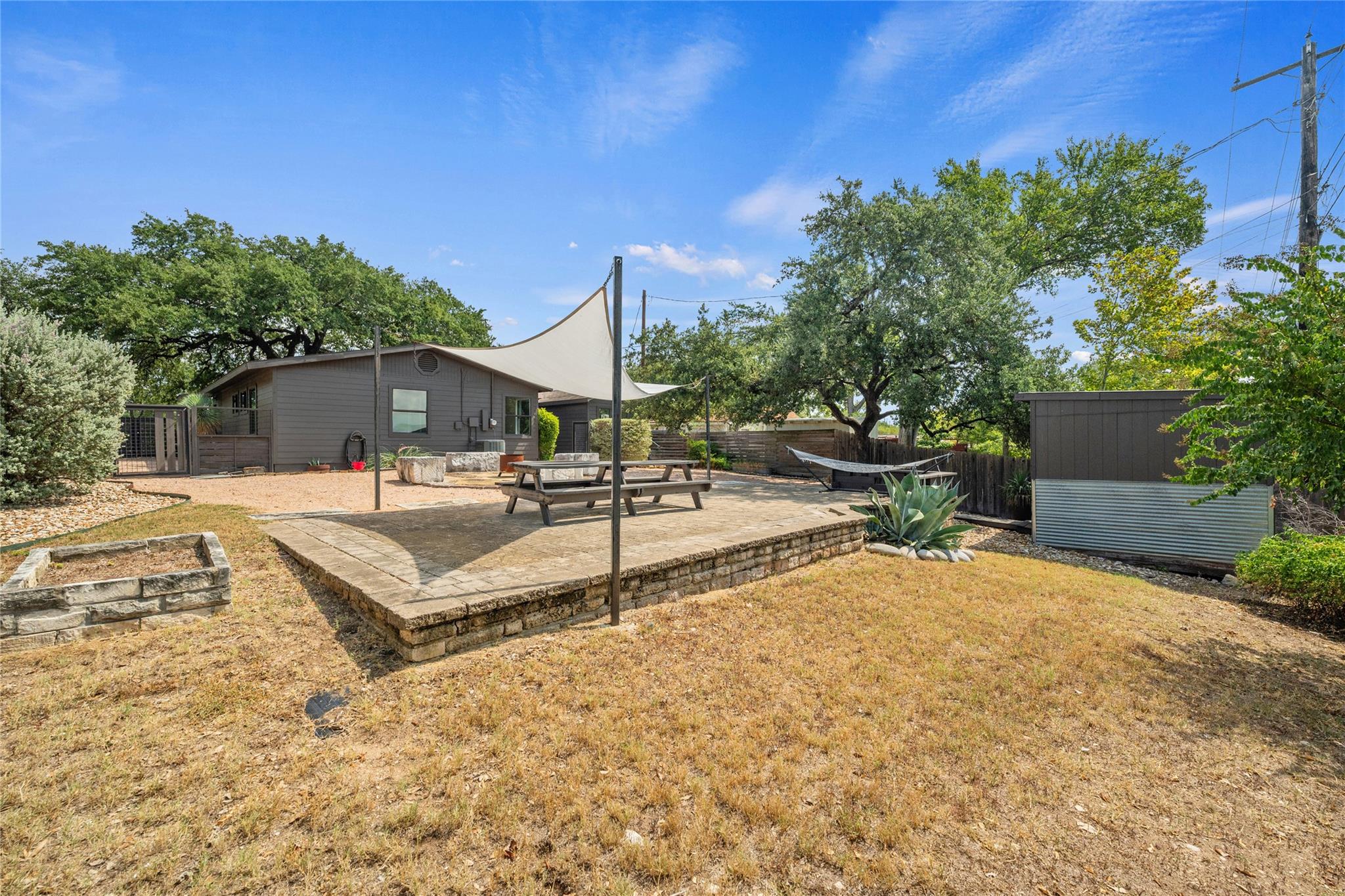 407 Philco DR