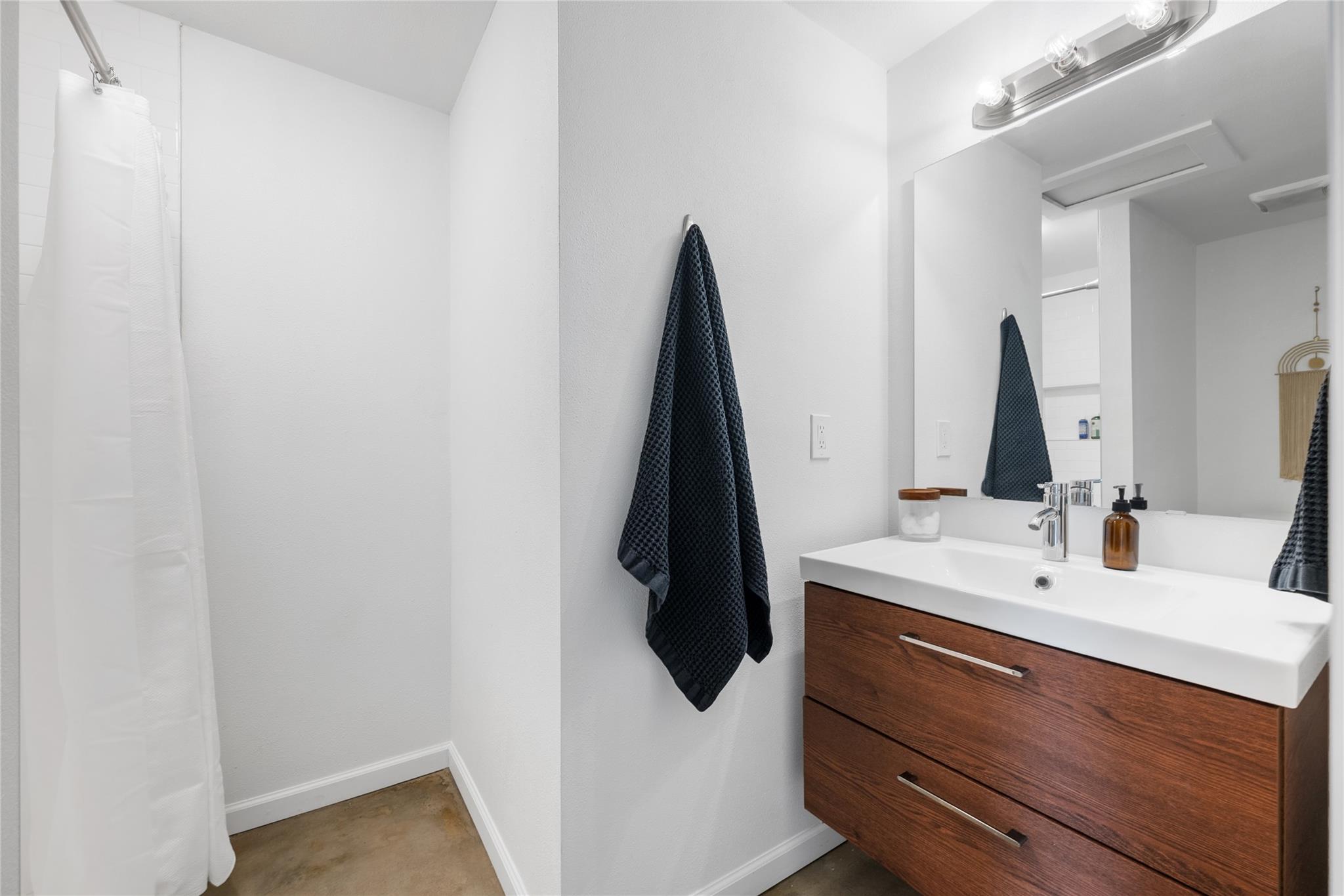 407 Philco DR