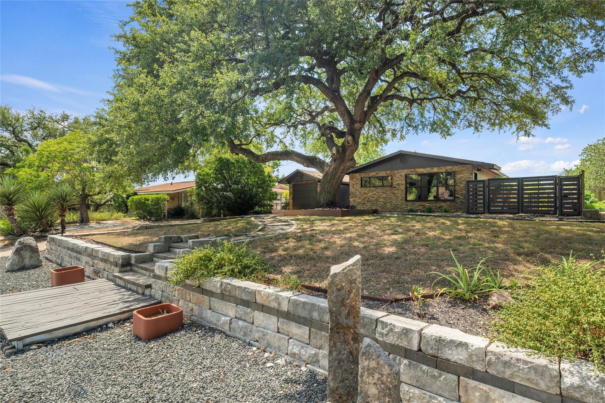 407 Philco DR