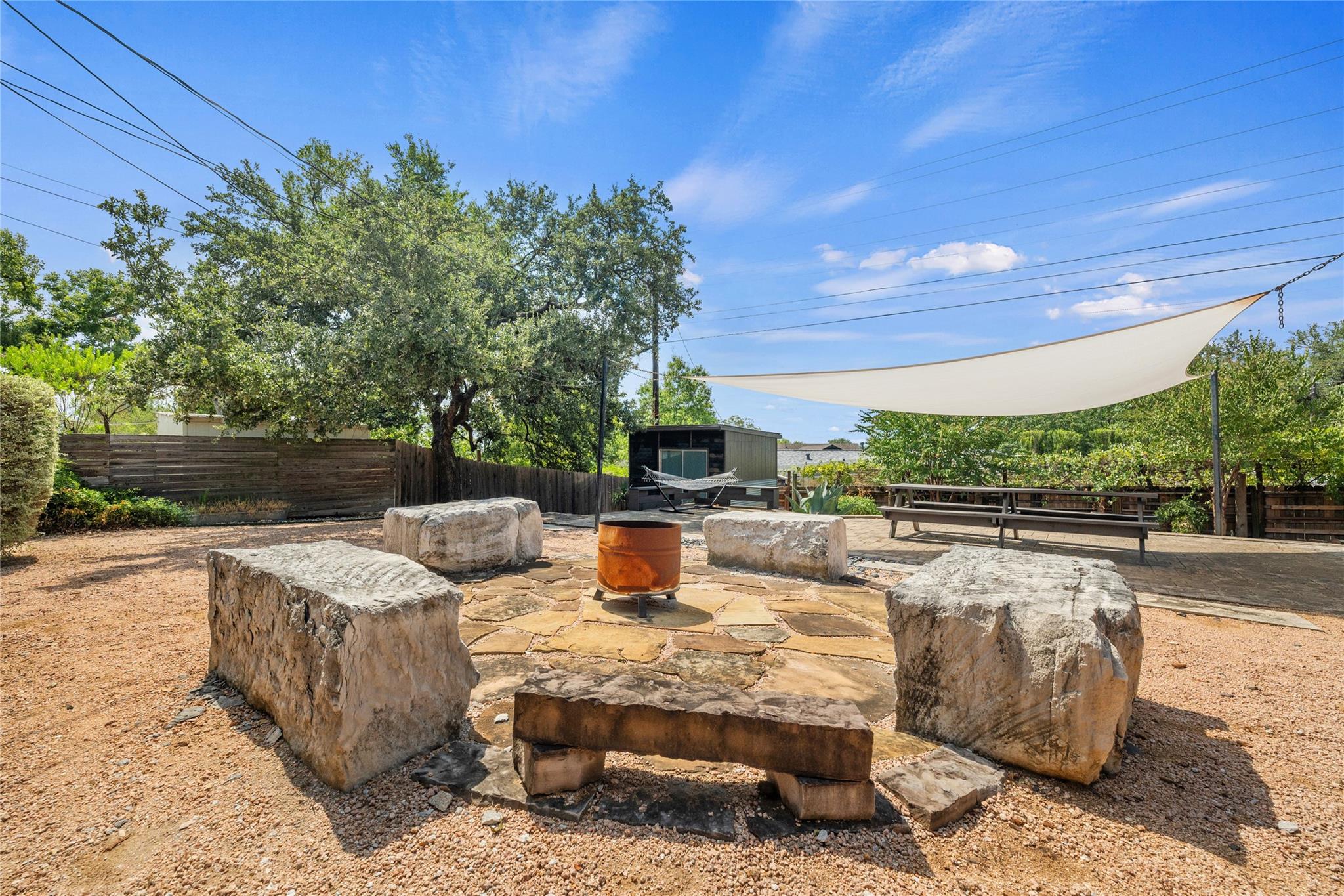 407 Philco DR