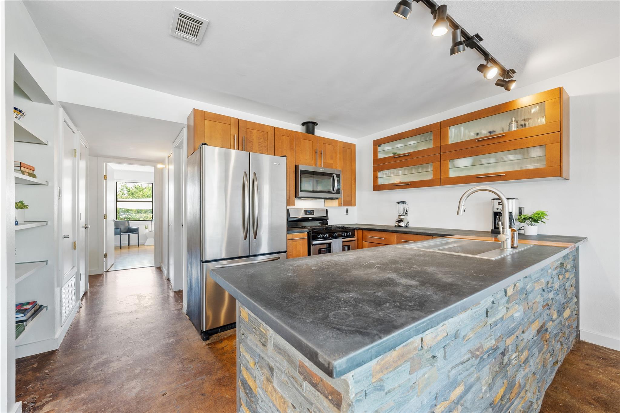 407 Philco DR
