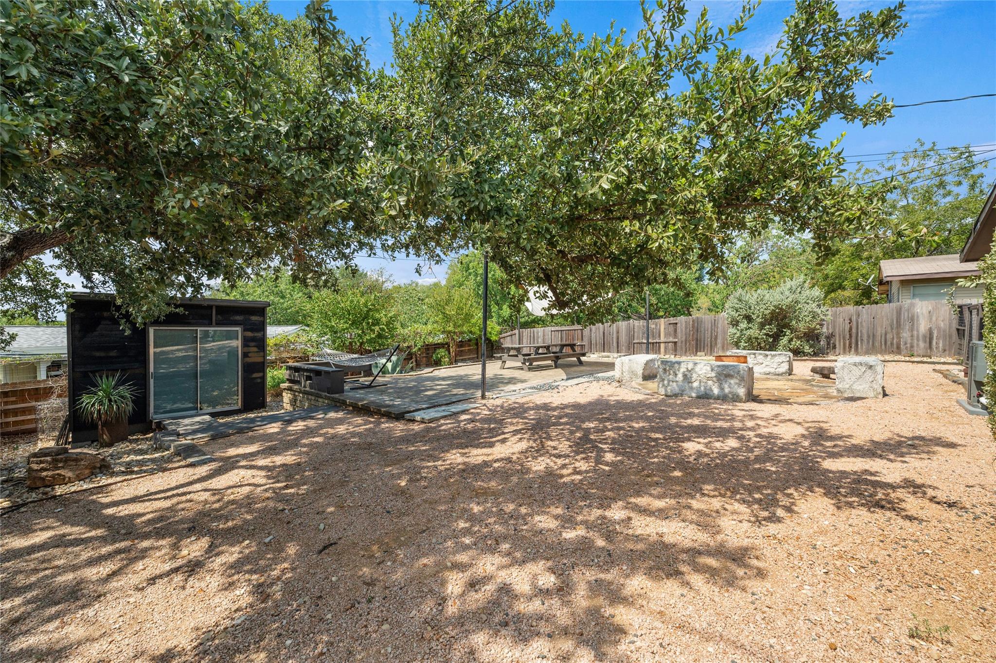 407 Philco DR