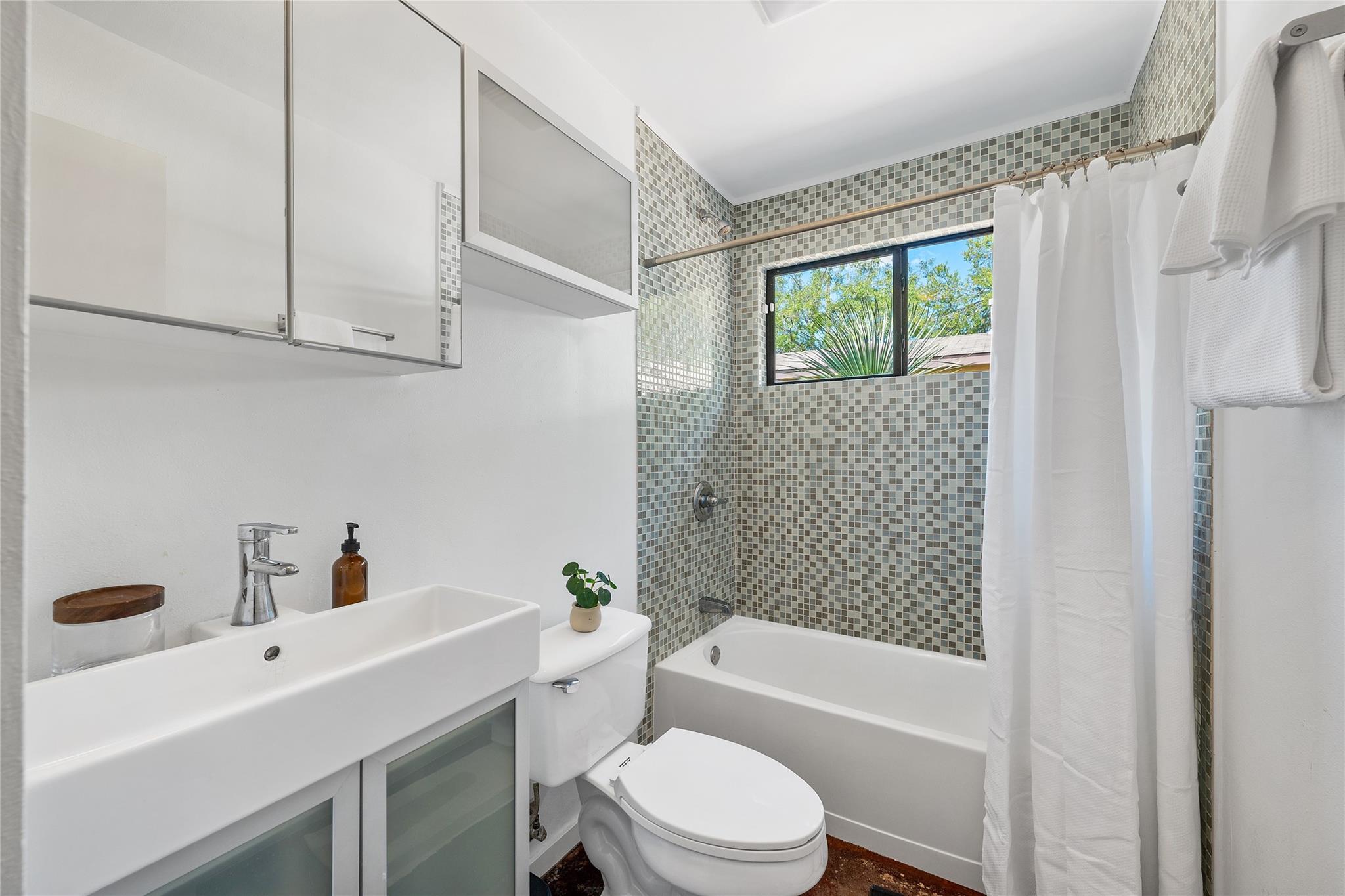 407 Philco DR