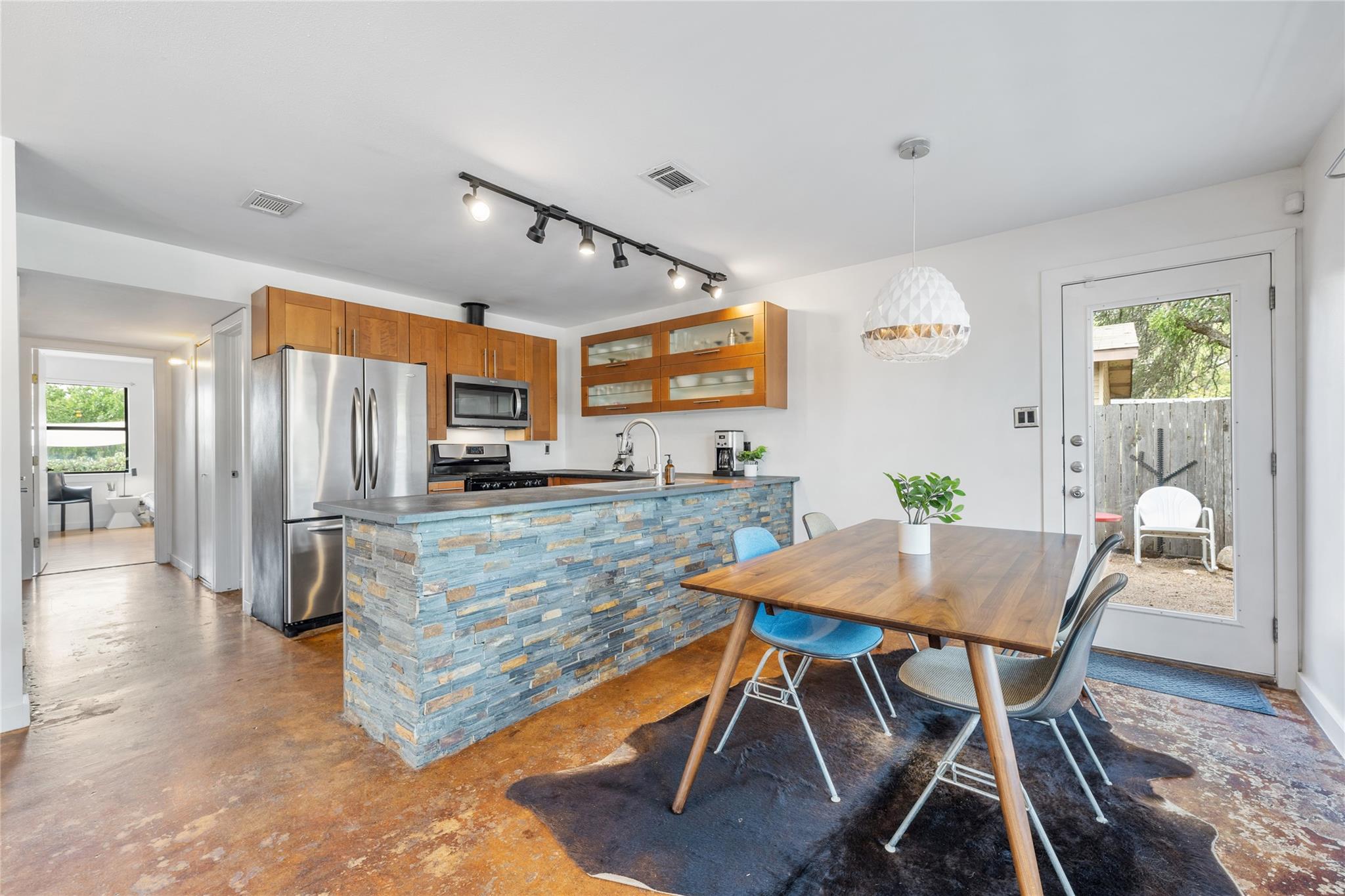 407 Philco DR