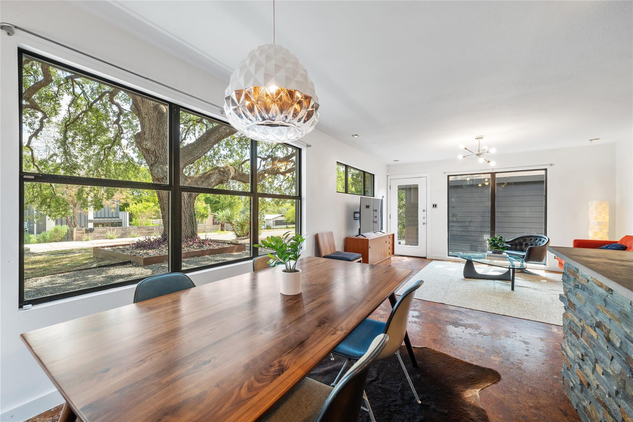 407 Philco DR