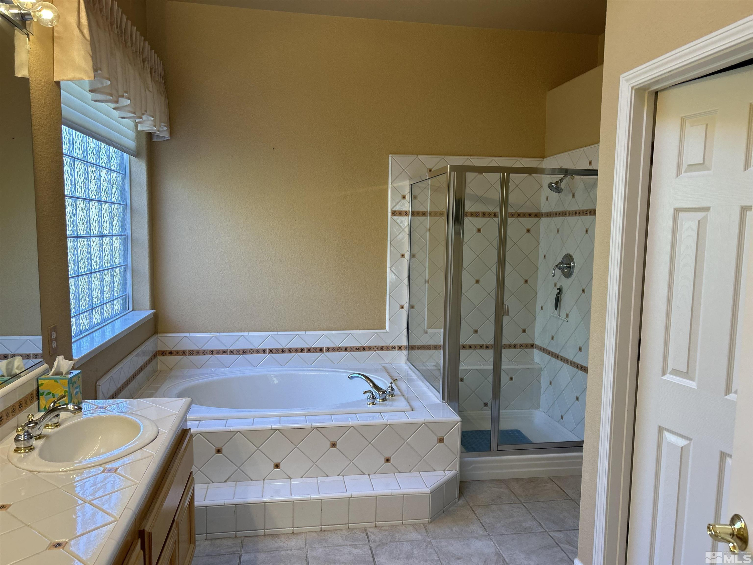 2505 Roxbury Way