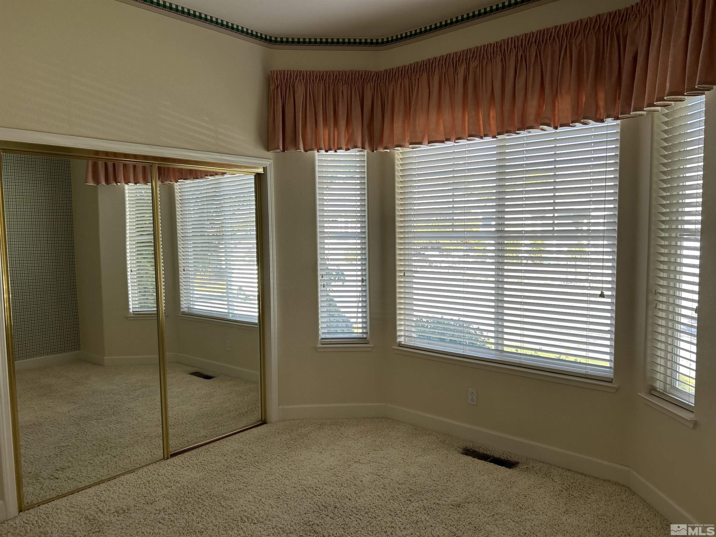 2505 Roxbury Way