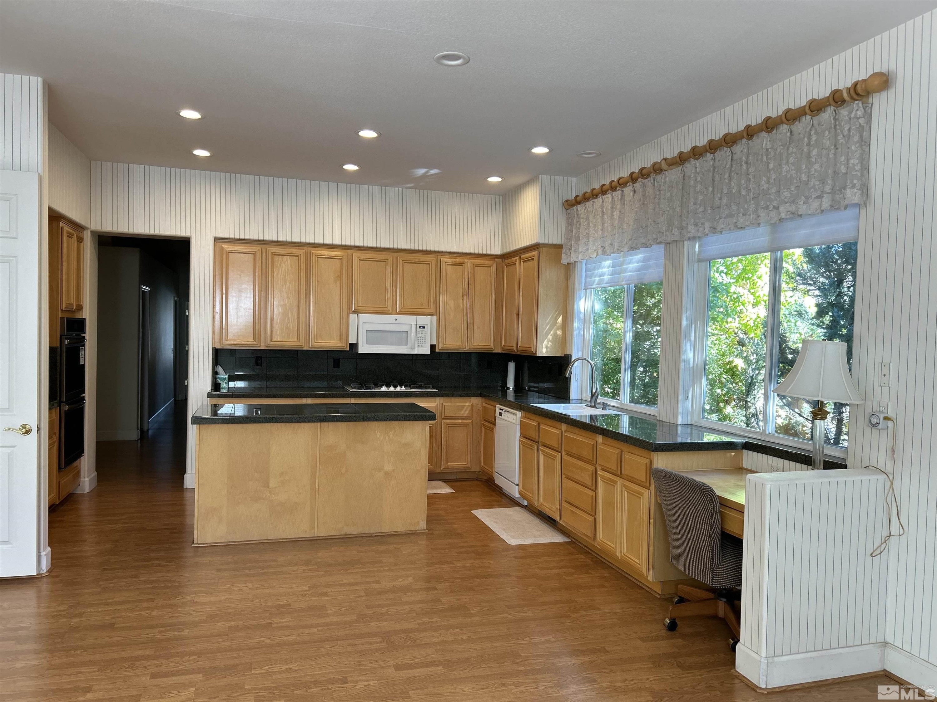 2505 Roxbury Way