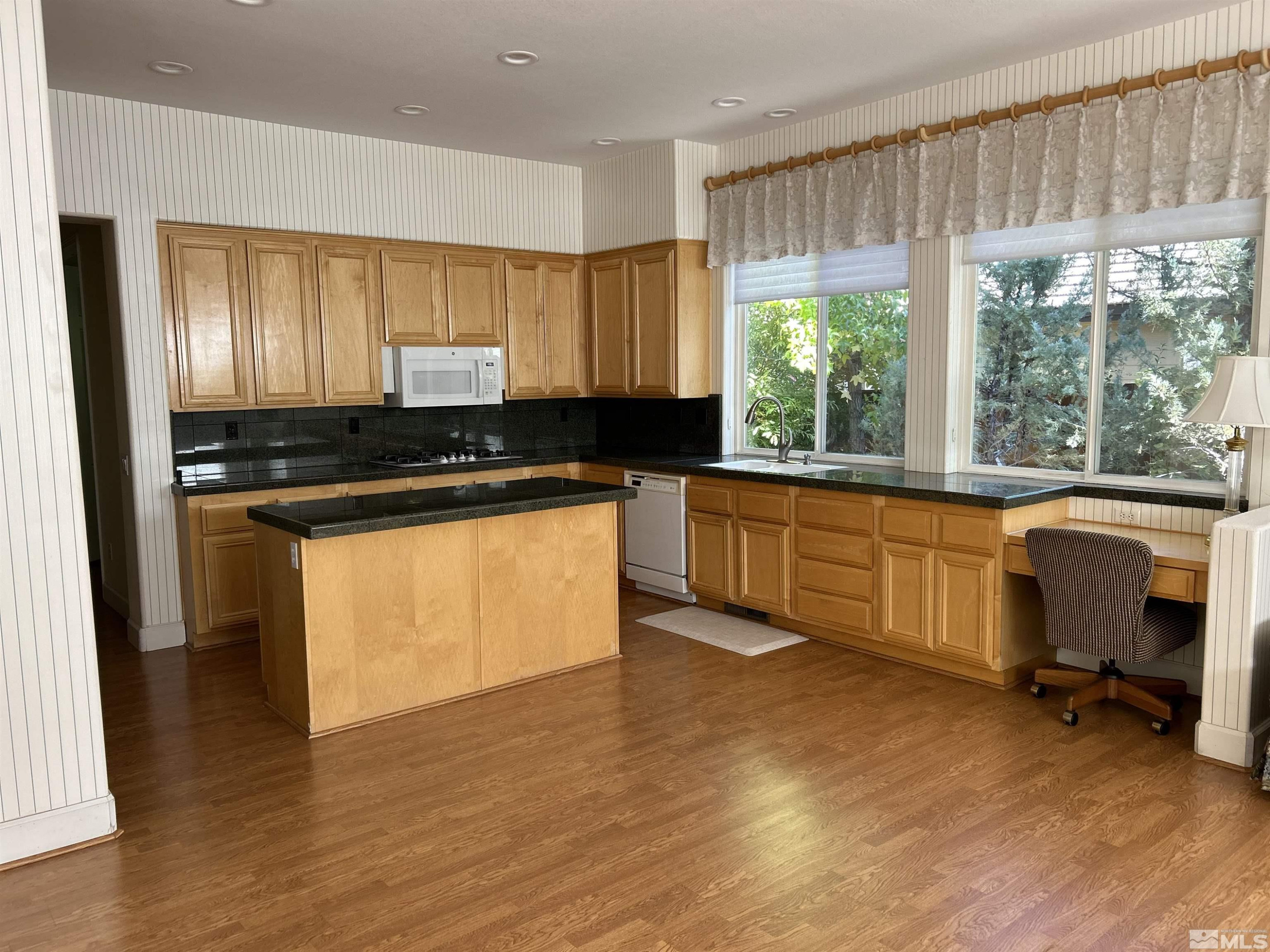 2505 Roxbury Way