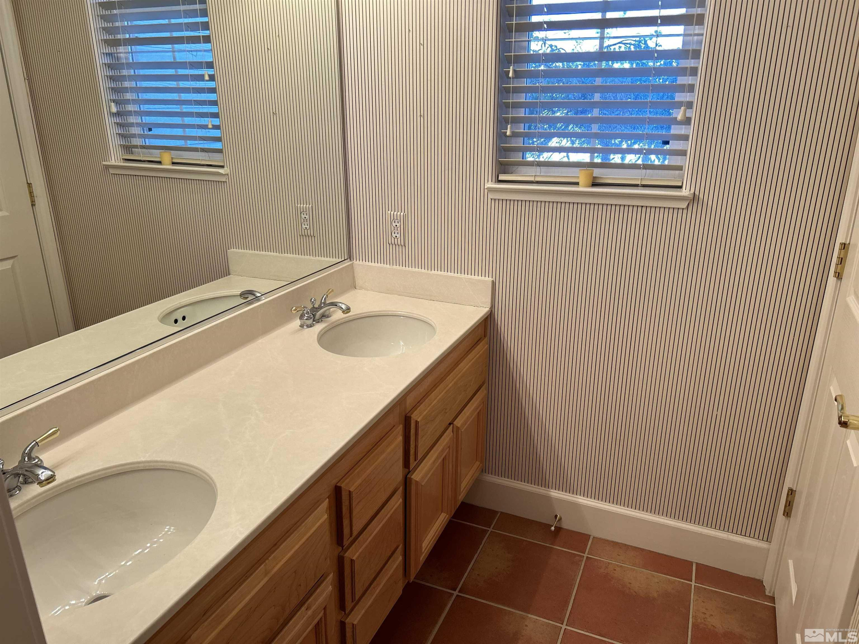 2505 Roxbury Way