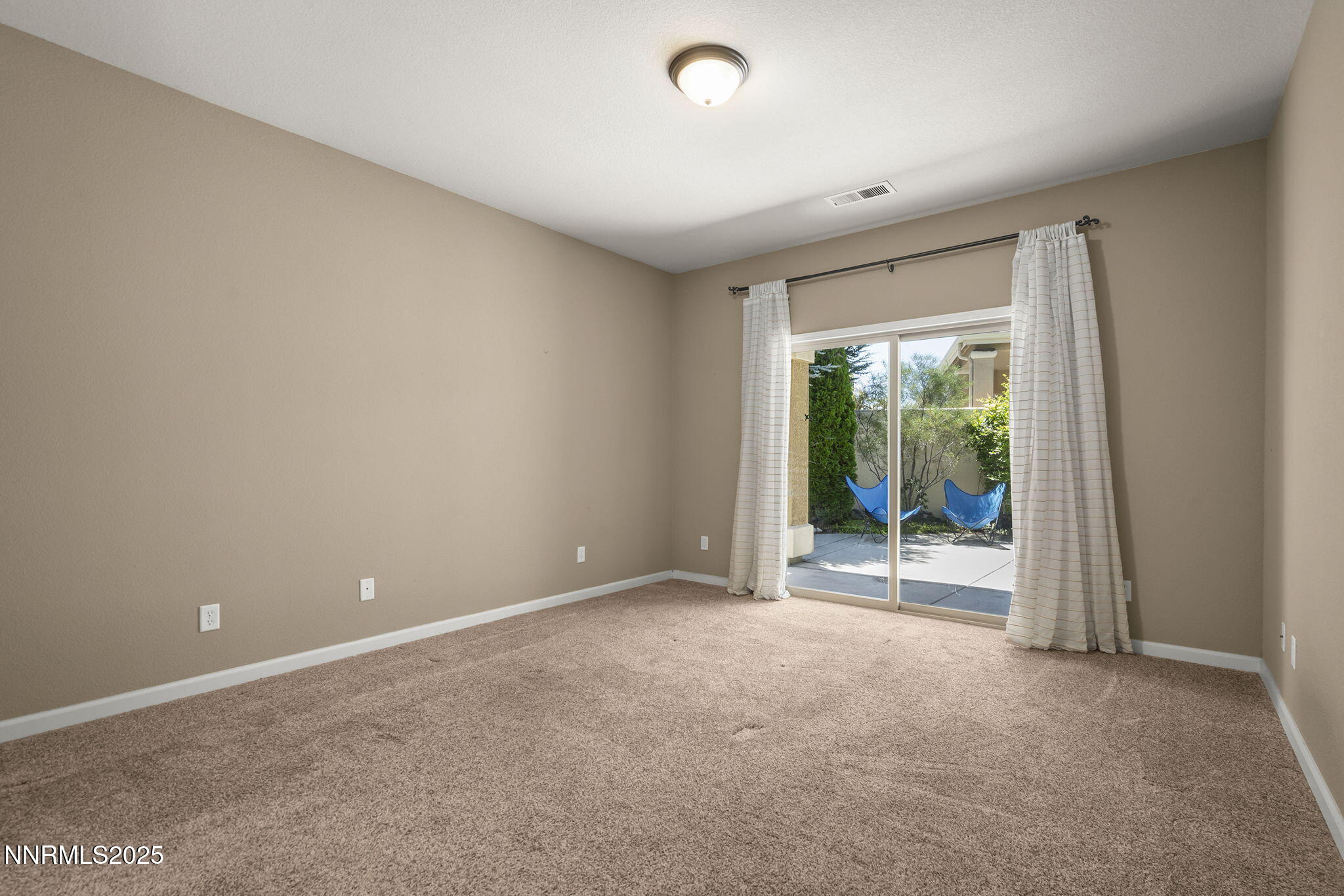 1121 Drake Way