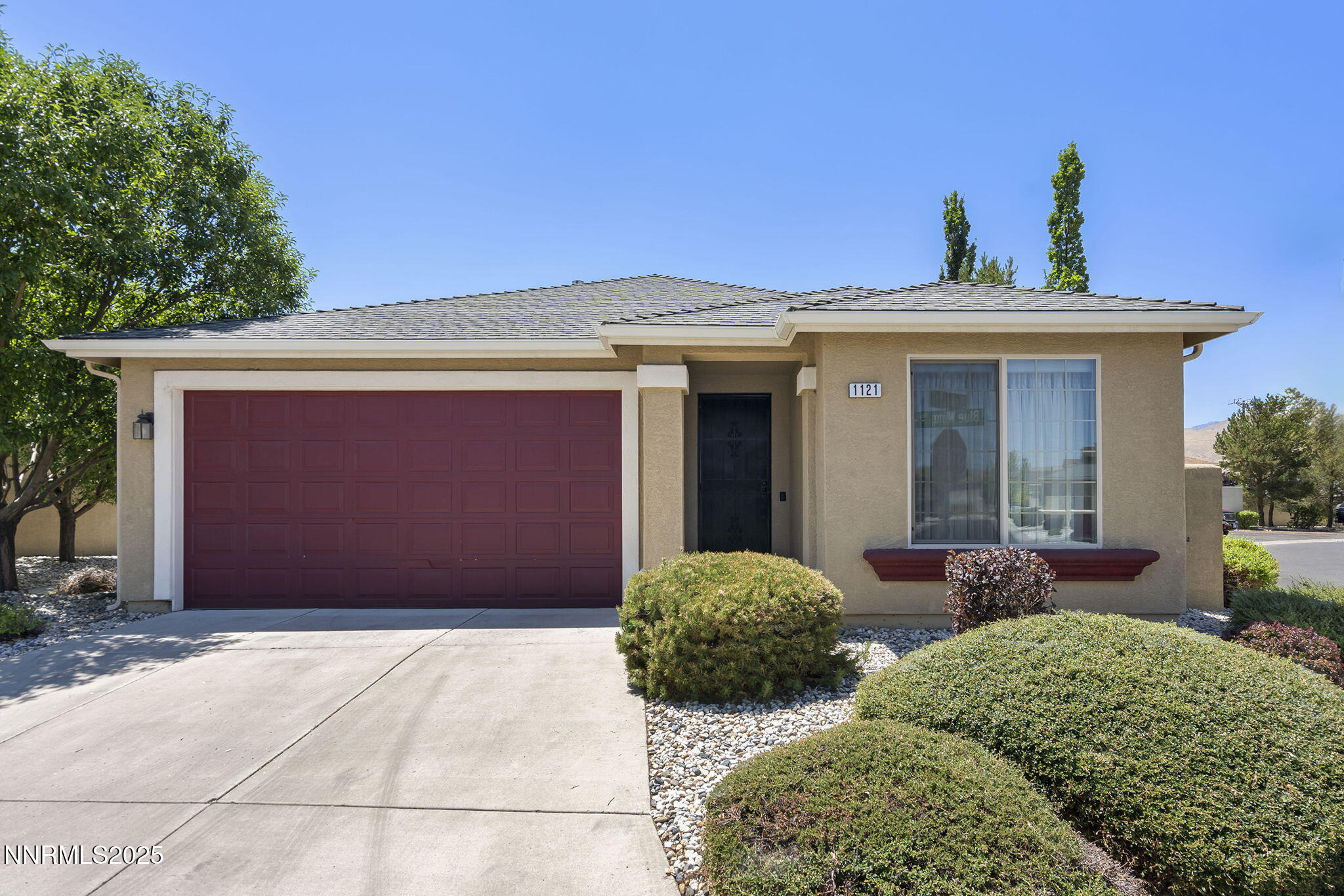 1121 Drake Way