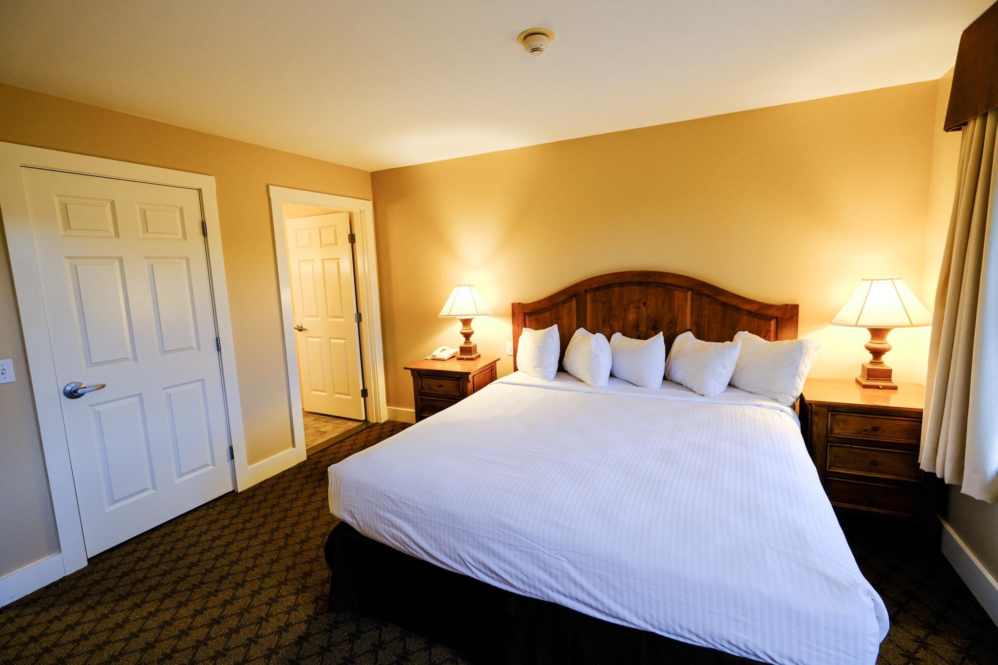 702/704 Jackson Gore Adams House Unit: 702/704 QIII