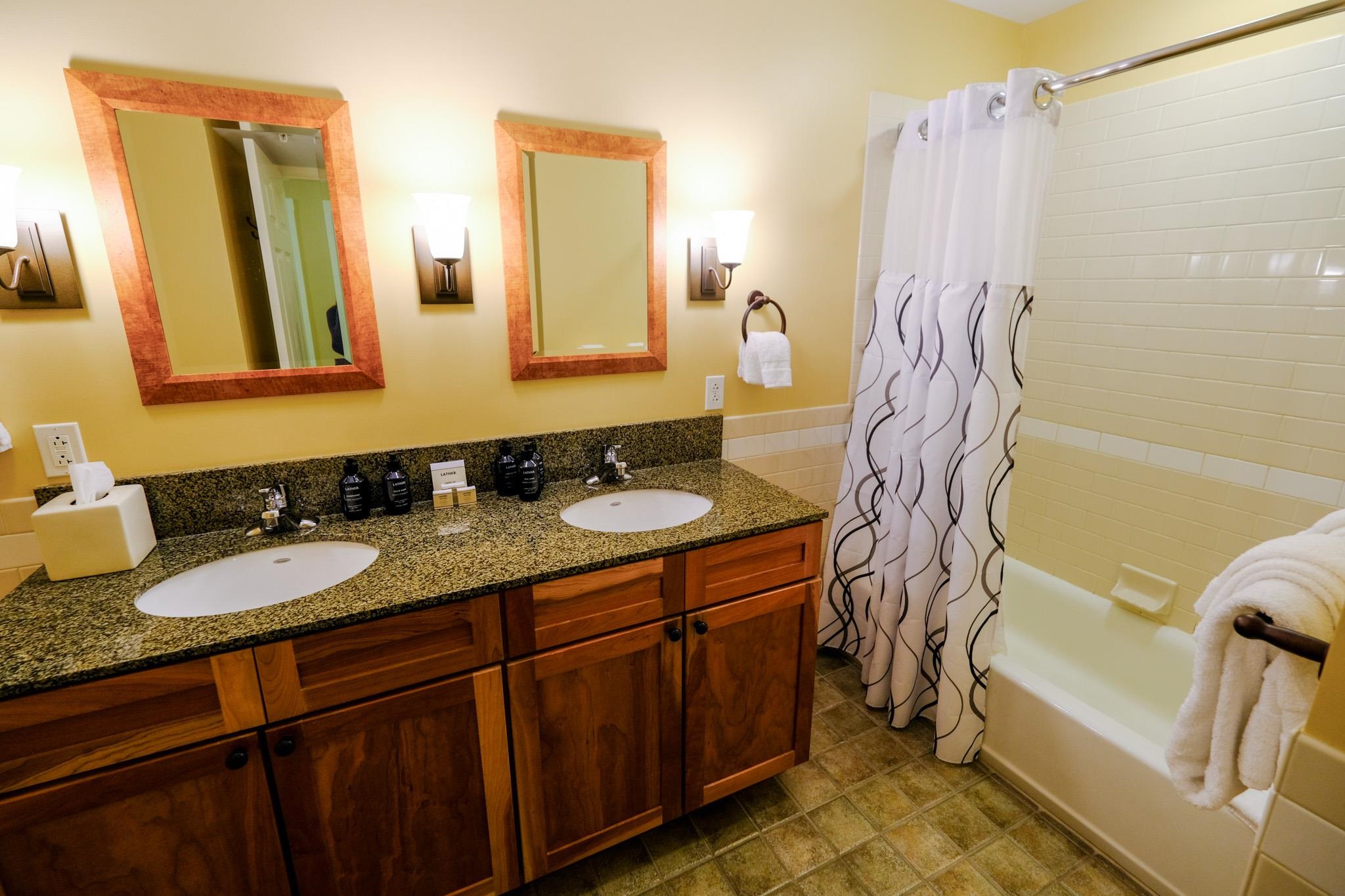 702/704 Jackson Gore Adams House Unit: 702/704 QIII