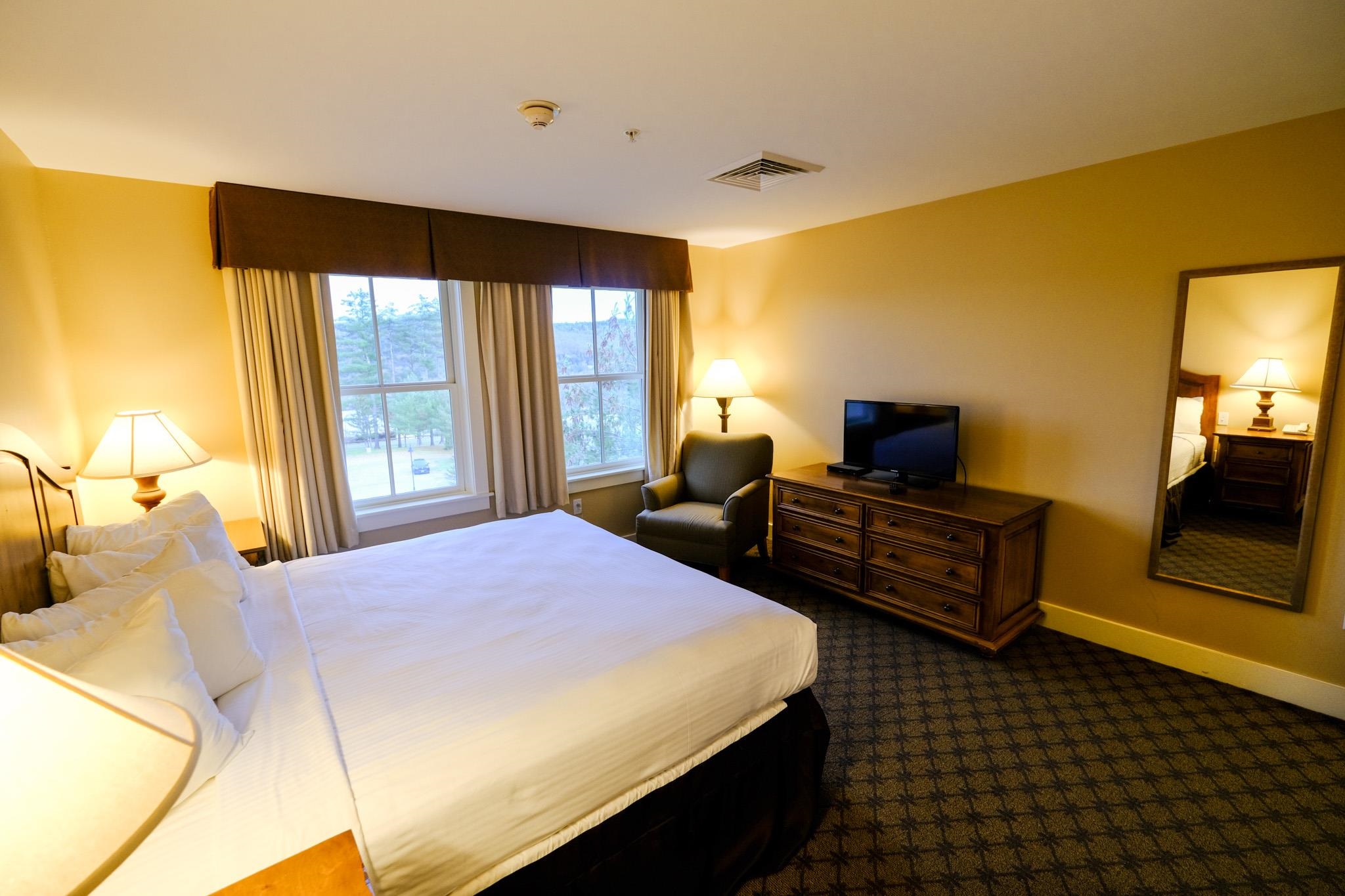 702/704 Jackson Gore Adams House Unit: 702/704 QIII