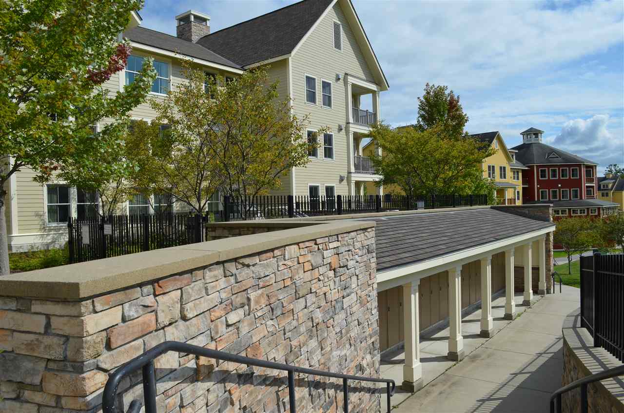 702/704 Jackson Gore Adams House Unit: 702/704 QIII