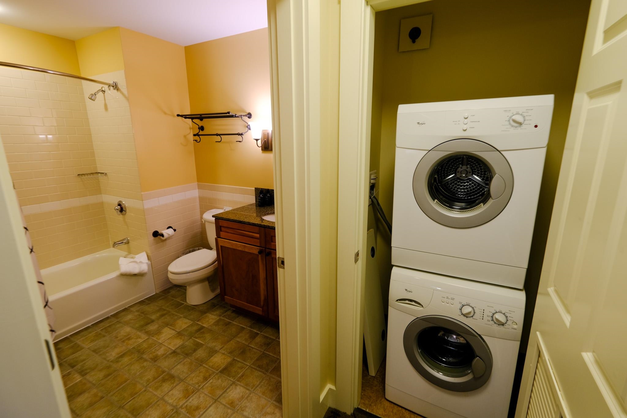 702/704 Jackson Gore Adams House Unit: 702/704 QIII