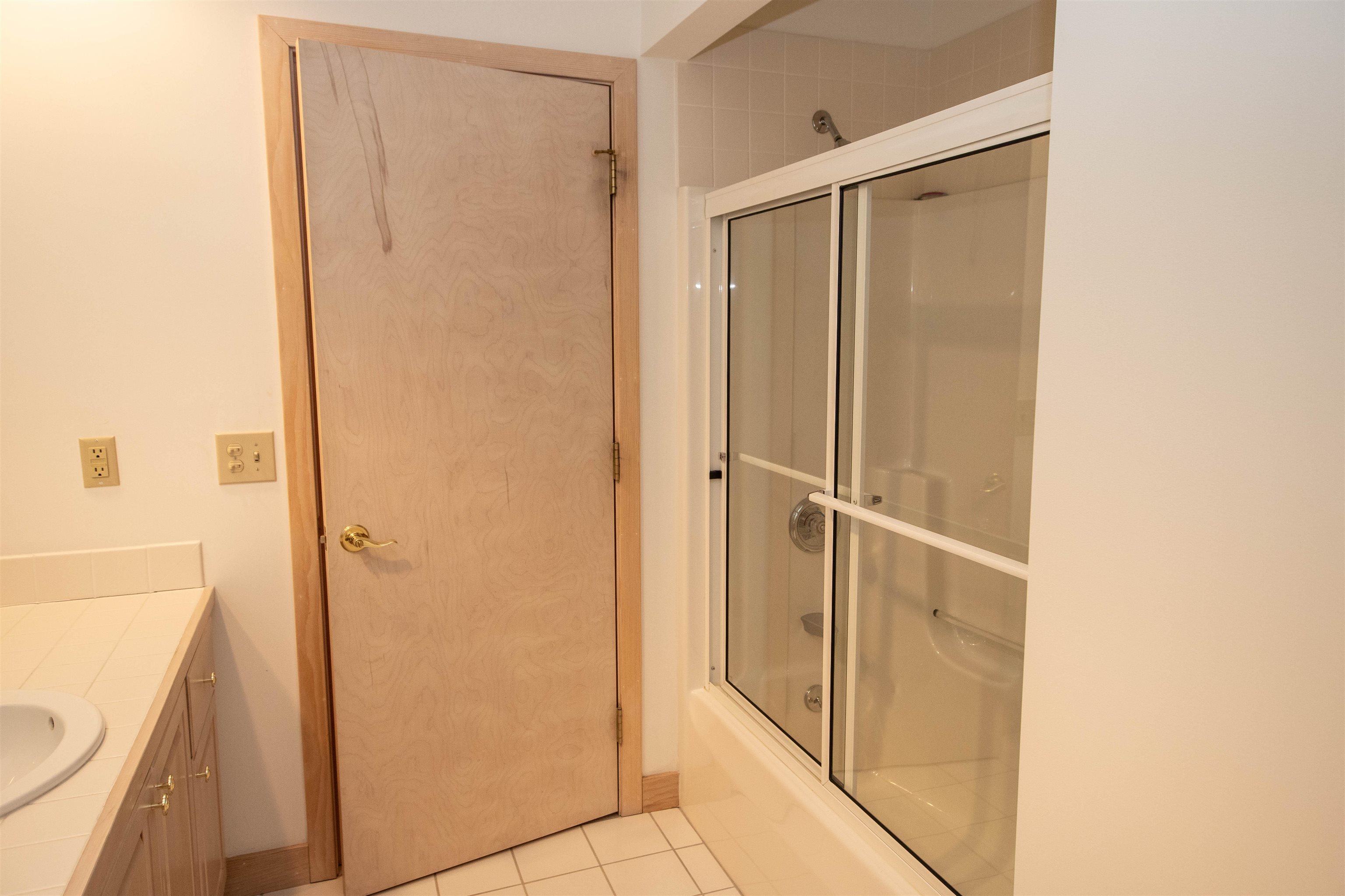 145 Ledgewood Road Unit: D7