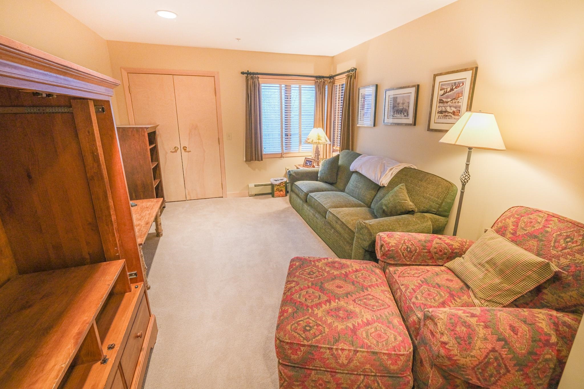 117 Ledgewood Road Unit: F4 w/ Garage