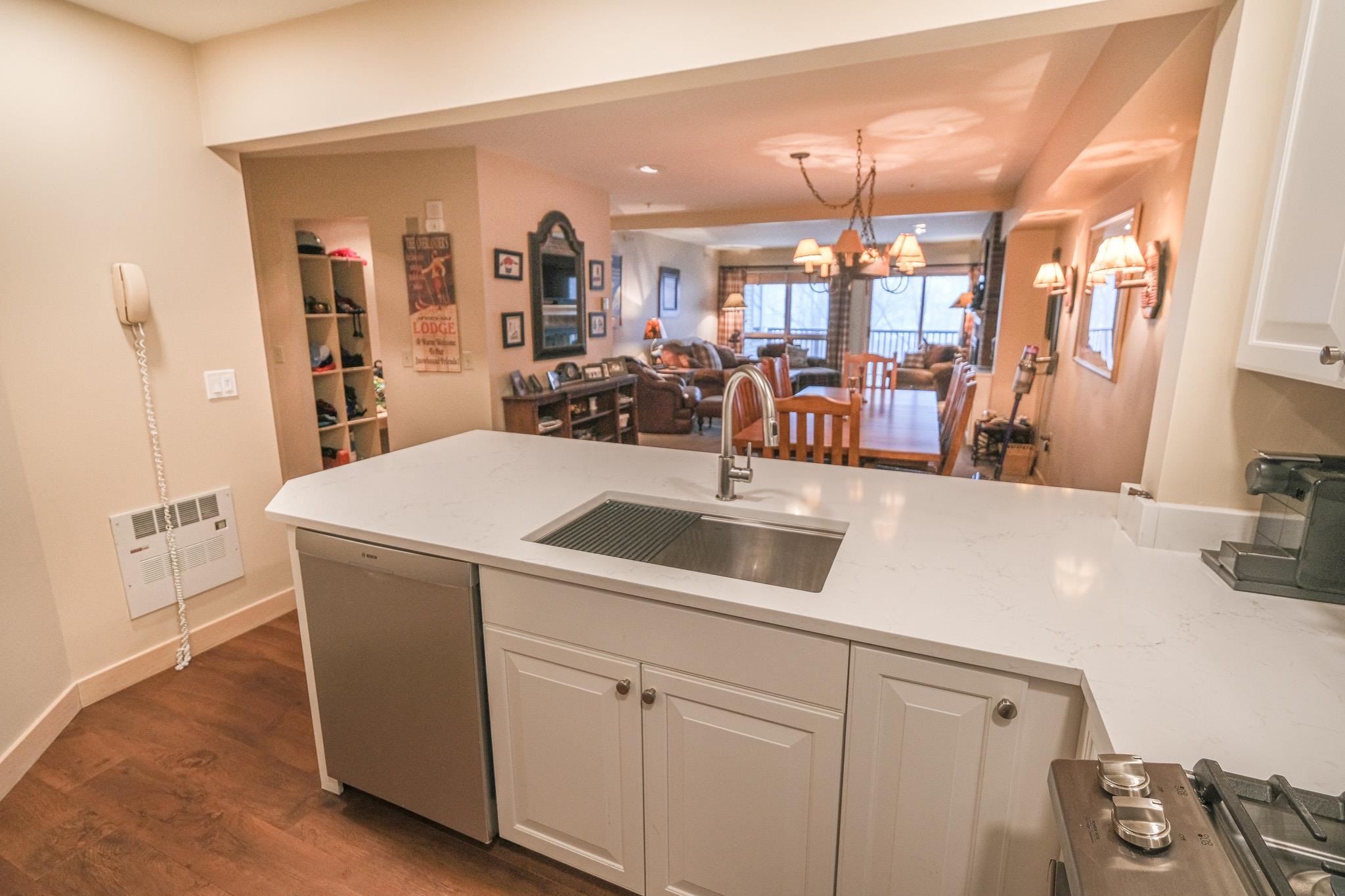 117 Ledgewood Road Unit: F4 w/ Garage