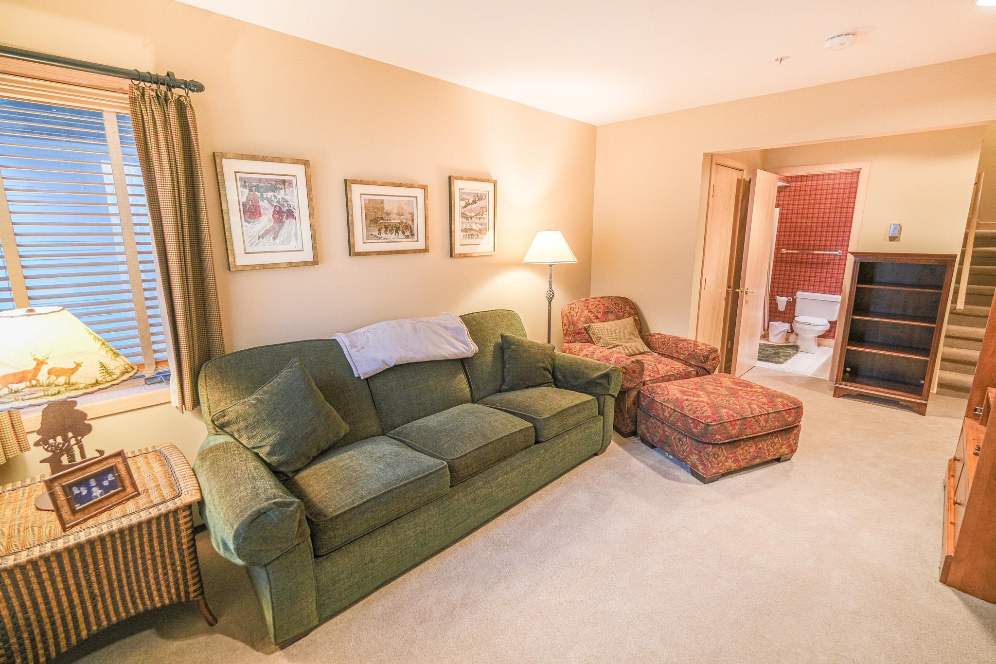 117 Ledgewood Road Unit: F4 w/ Garage