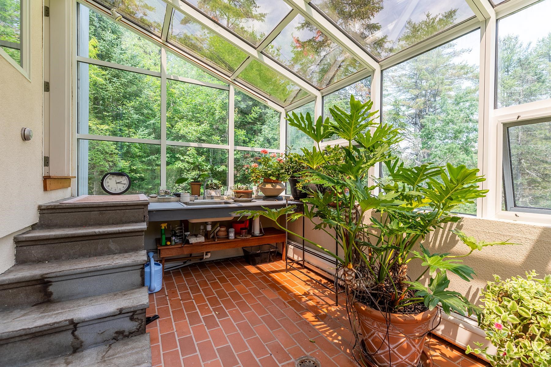 1042 Landgrove Road