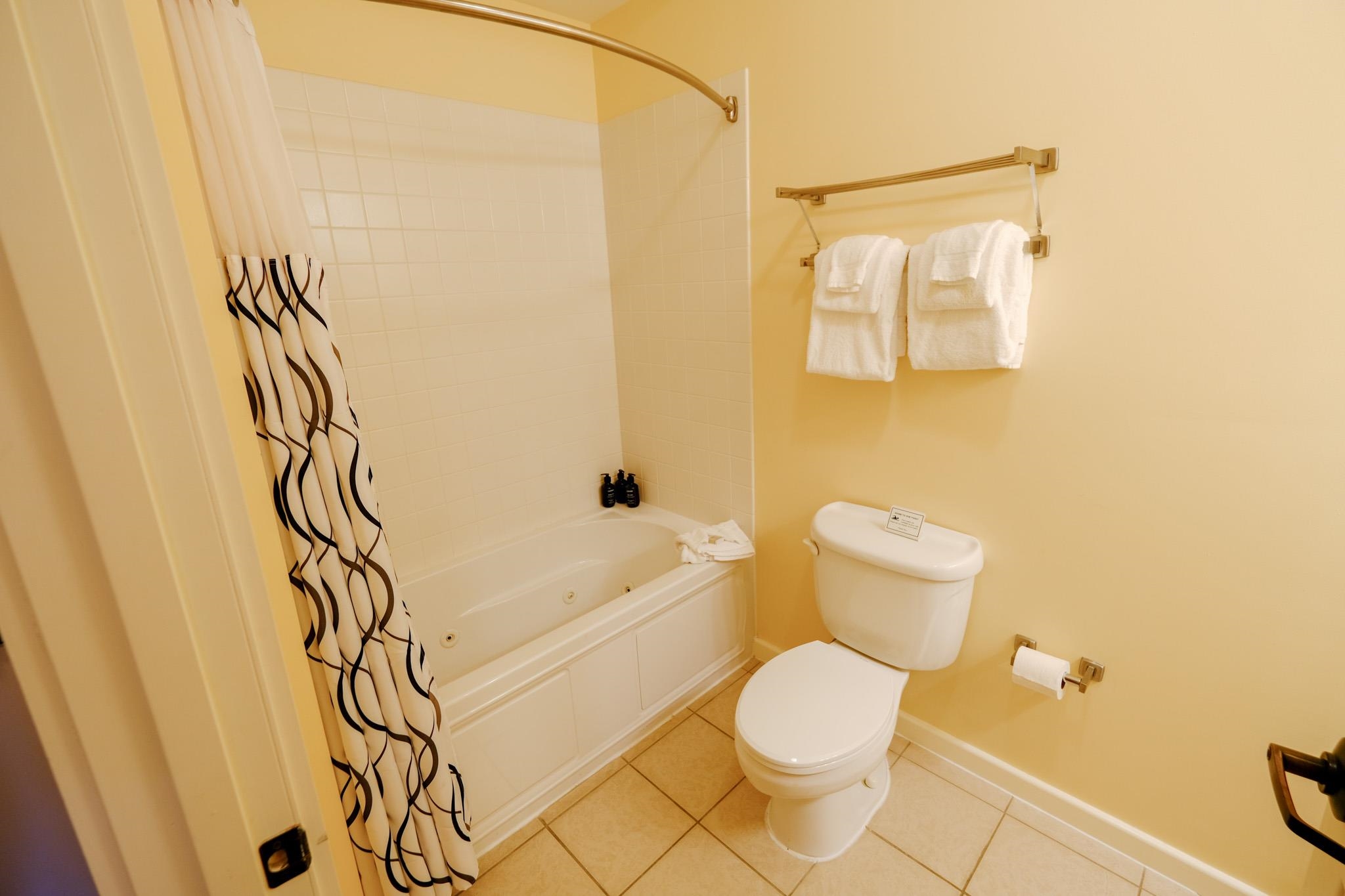 318/320 QII Jackson Gore Inn Unit: 318/320 QII