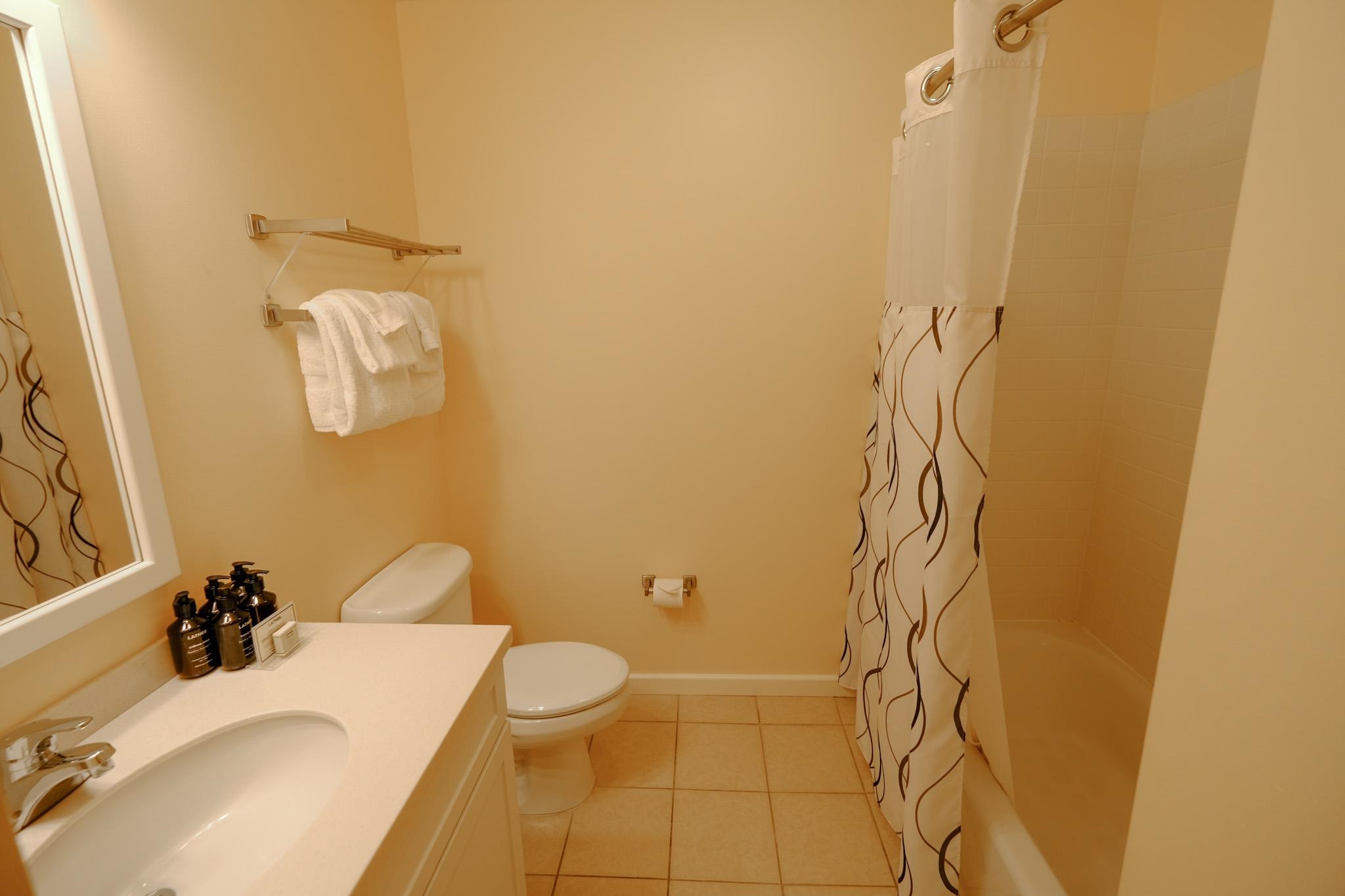 318/320 QII Jackson Gore Inn Unit: 318/320 QII