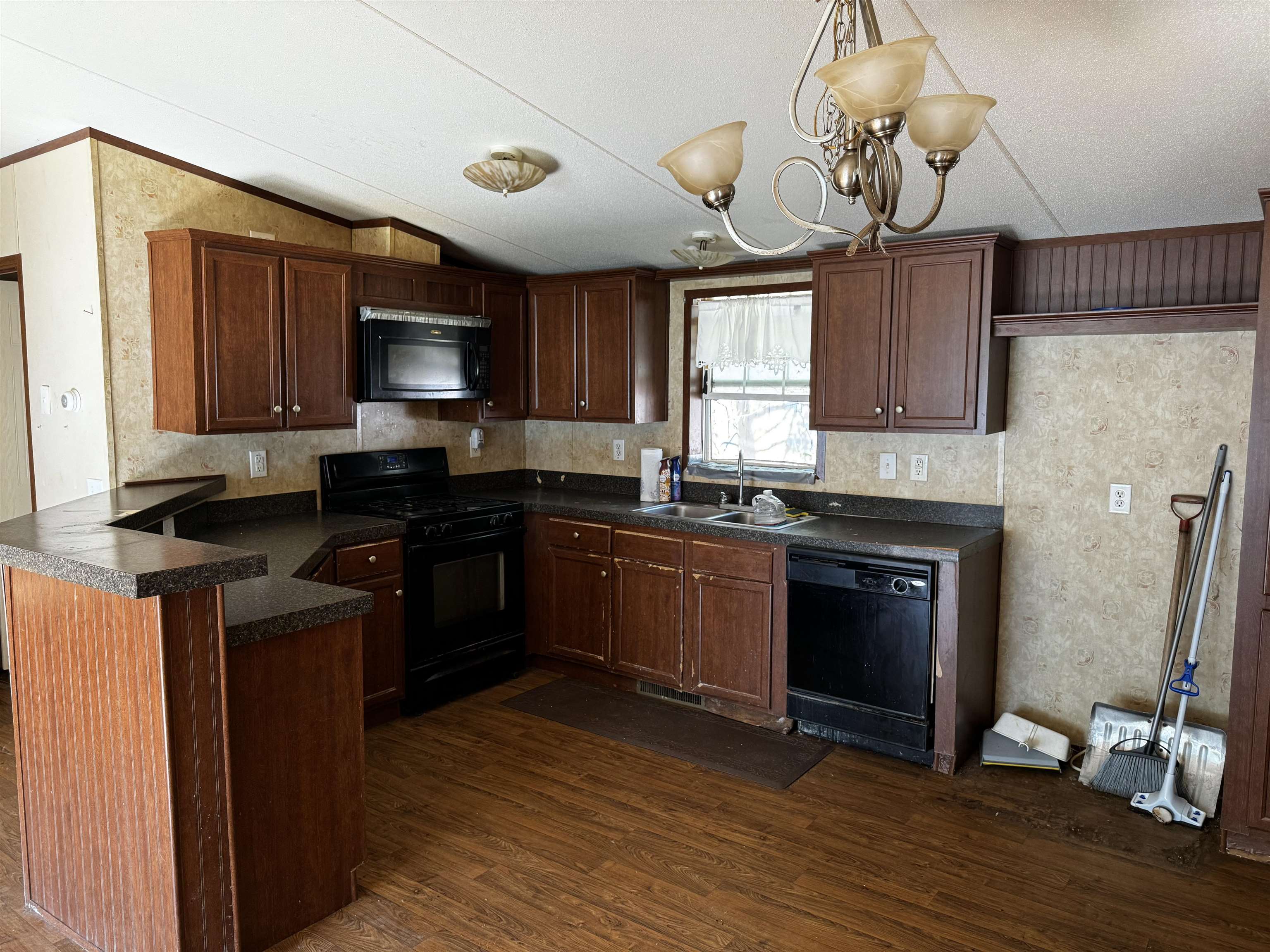 1011 Knapp Pond Road