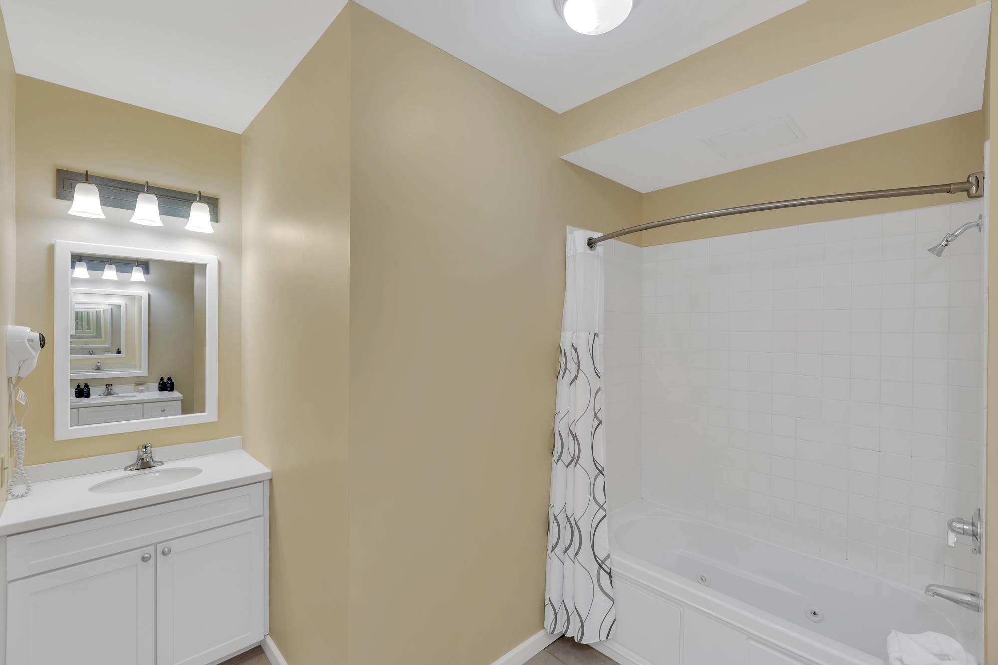 418 Q2 Jackson Gore Inn Unit: 418 QII