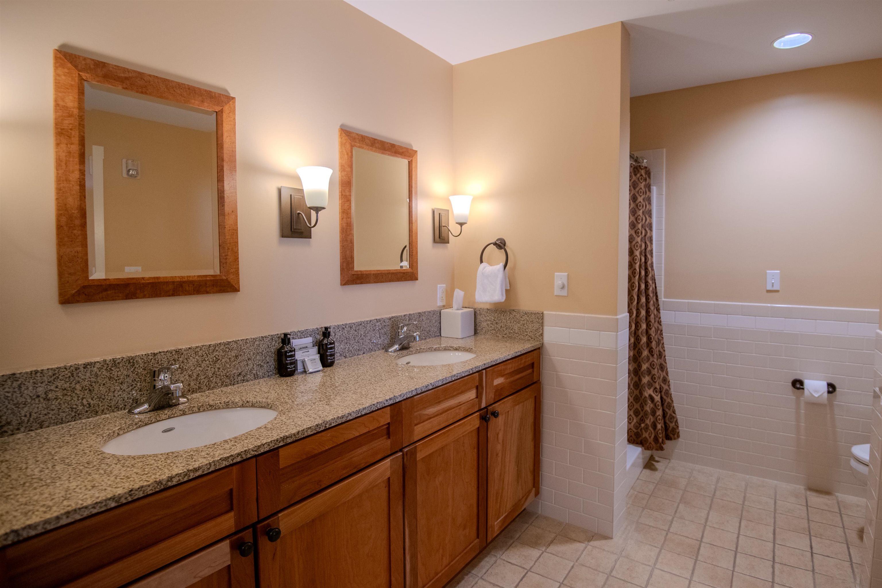 705/707 Qtr. I V Adams House