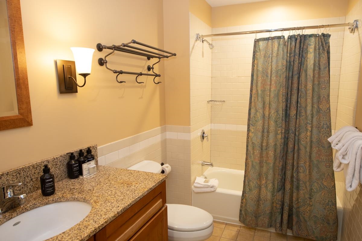 820/822 Qtr. I I Adams House