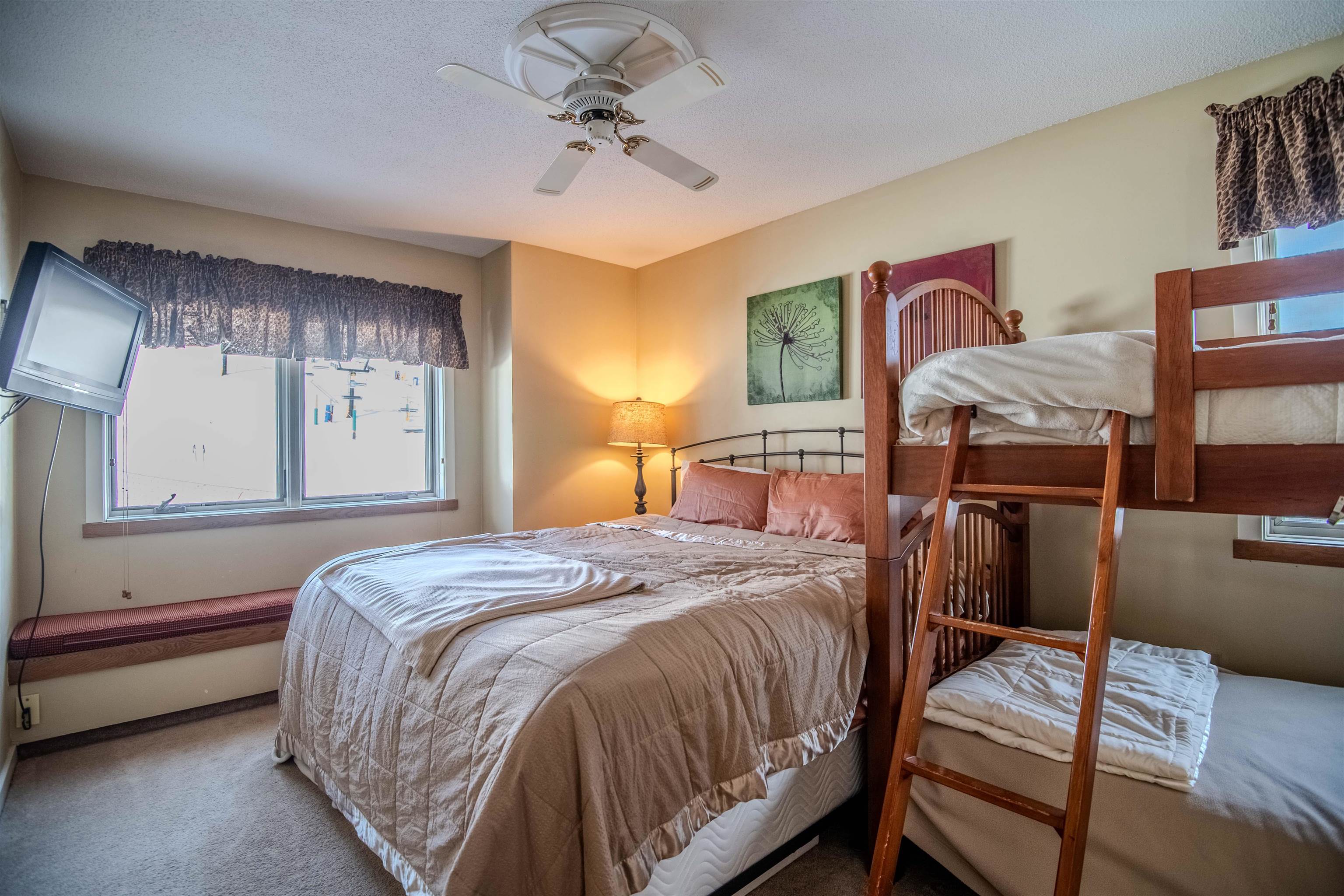 350 Mountain Road Unit: B207